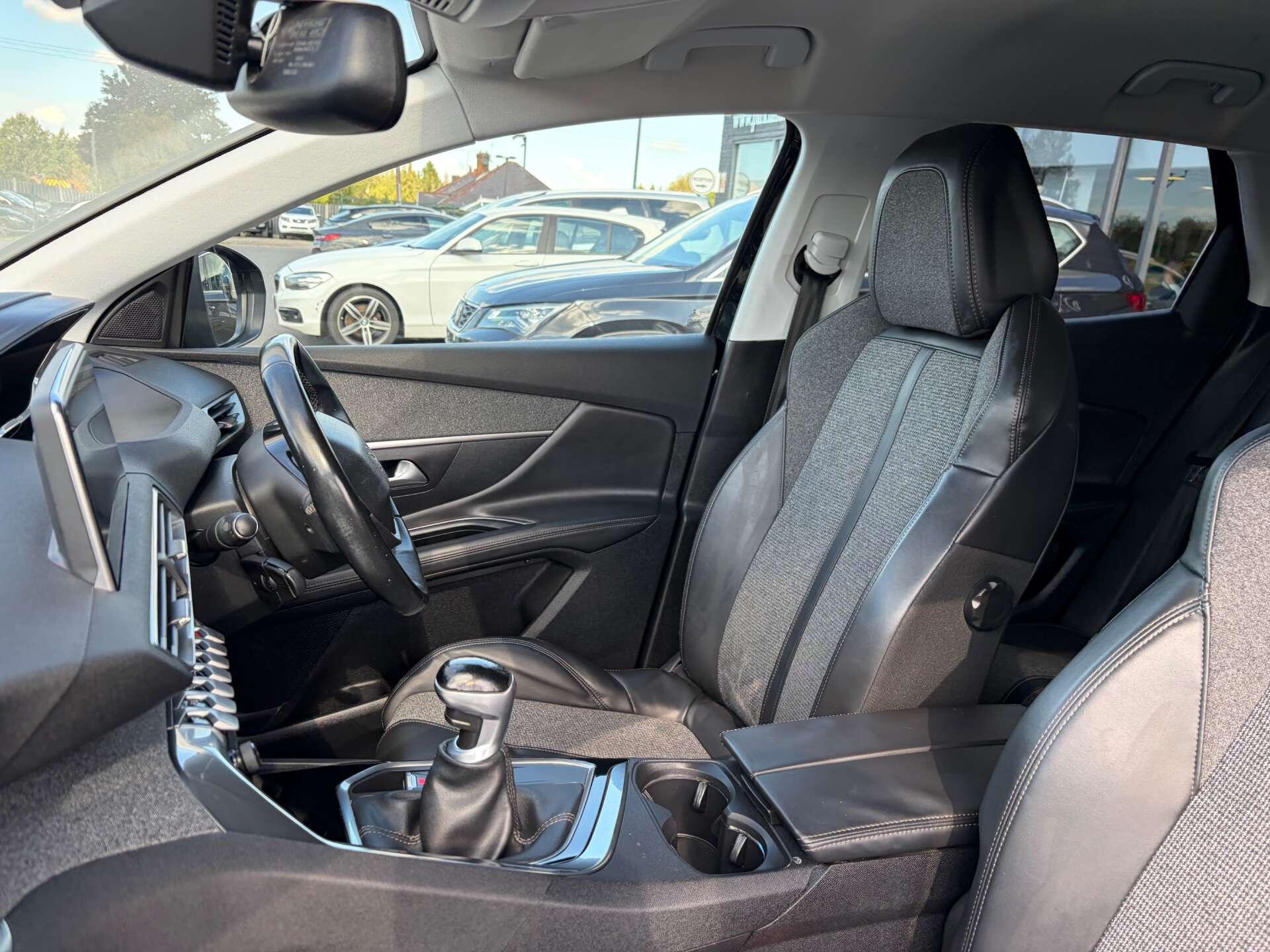 Peugeot 3008 view 18