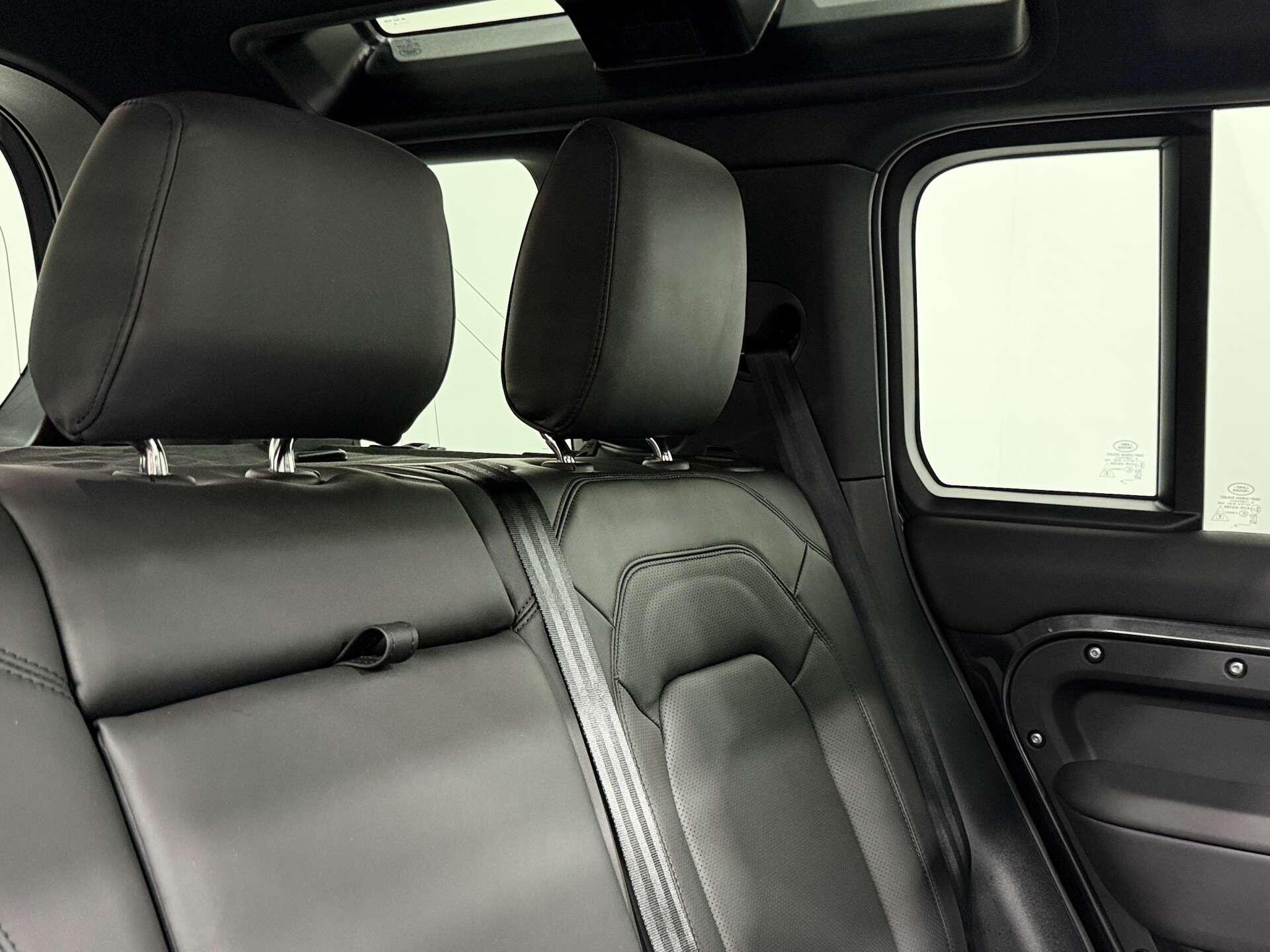 Land Rover Defender view 14