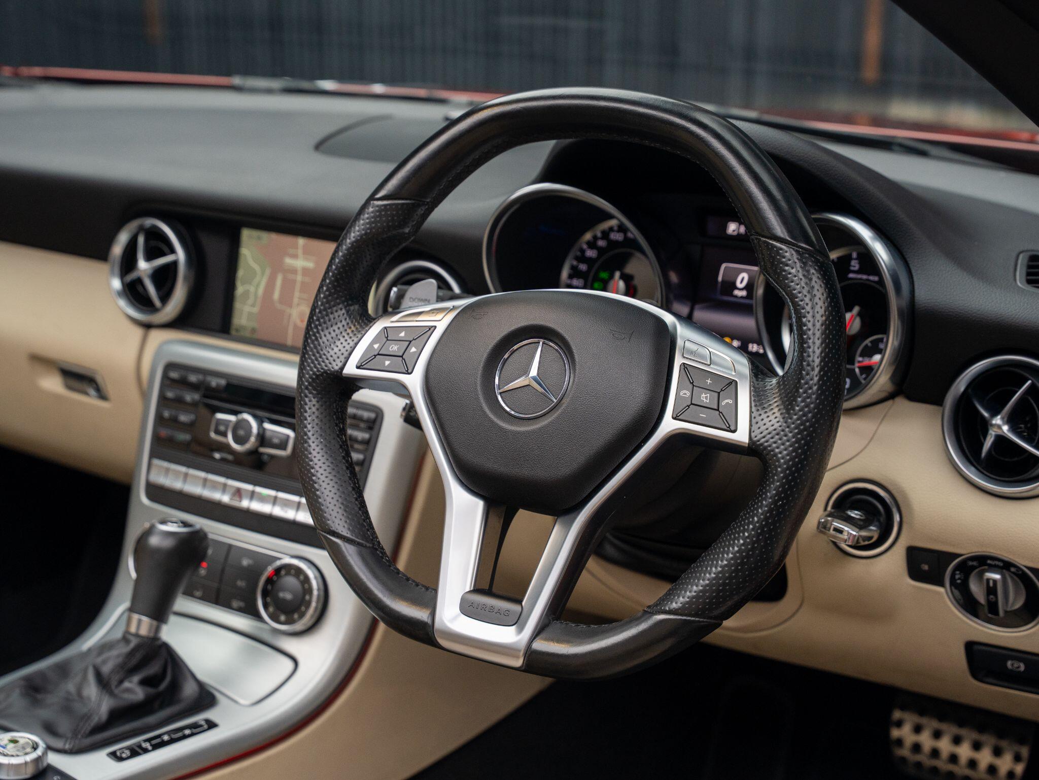 Mercedes-Benz SLK view 4
