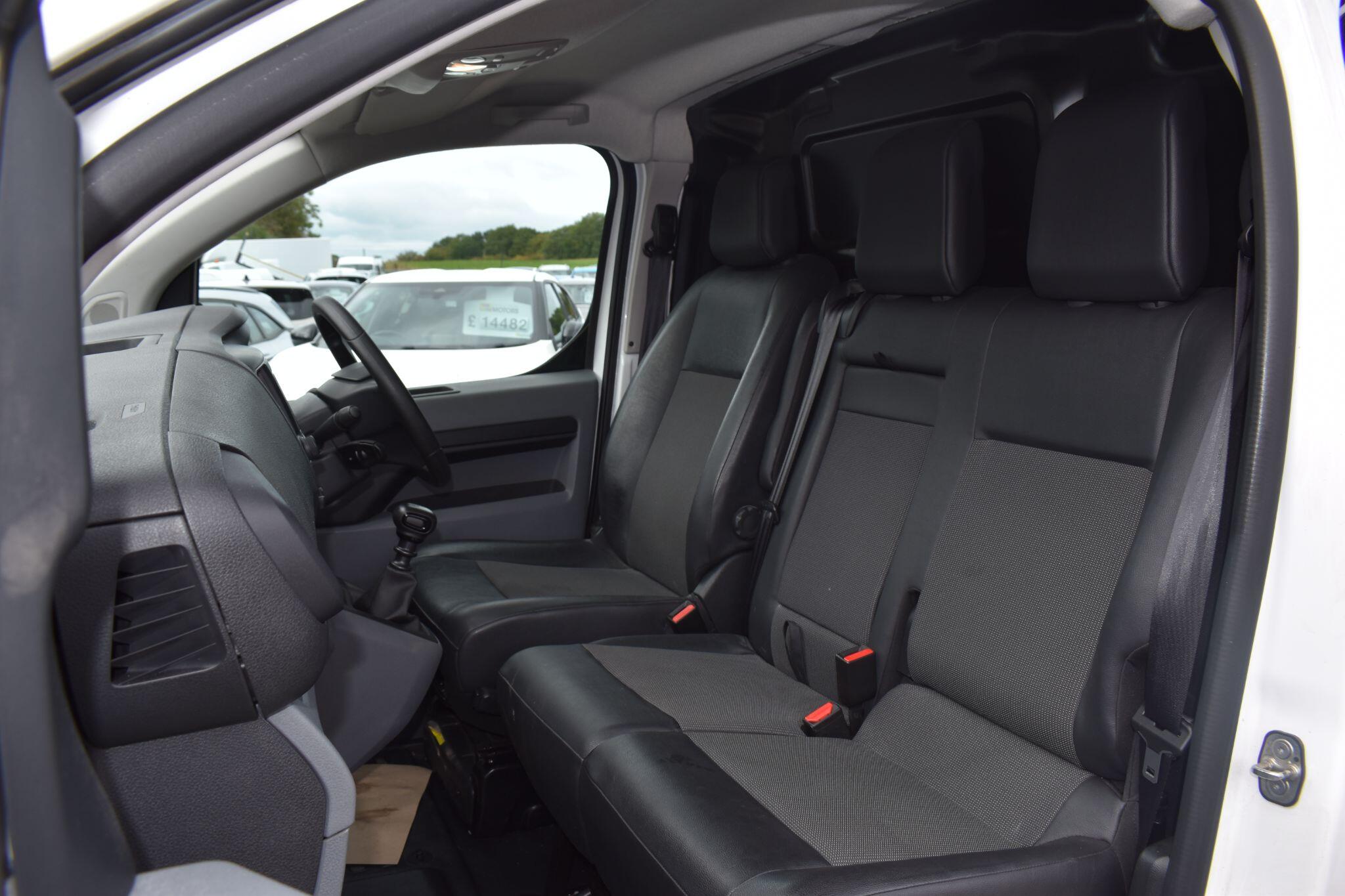 Expert - 2.0 BlueHDi 1400 Professional Premium Standard Panel Van MWB Euro 6 (s/s) 6dr - Image 11