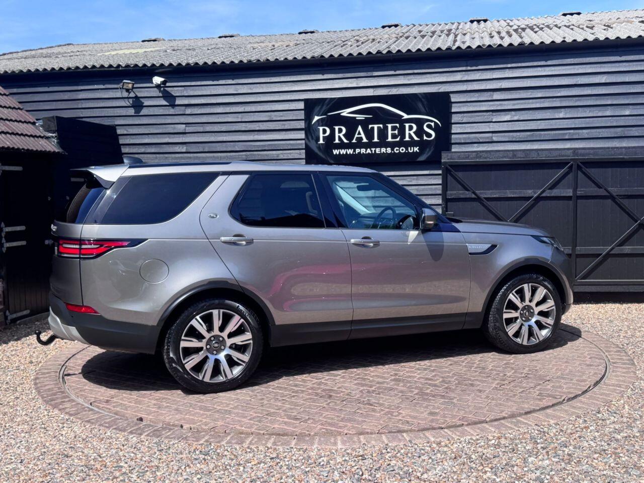 Land Rover Discovery view 3