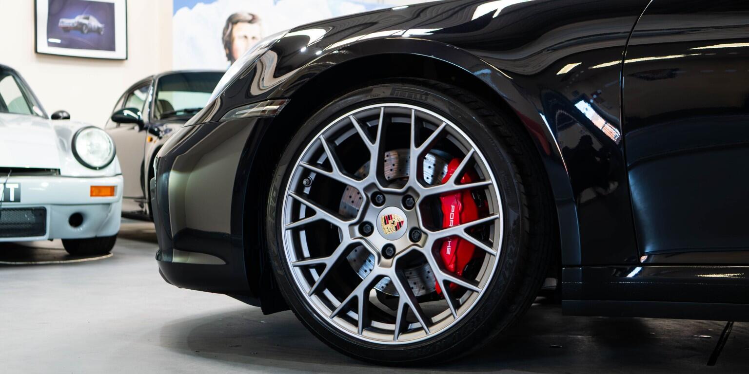 Porsche 911 view 9