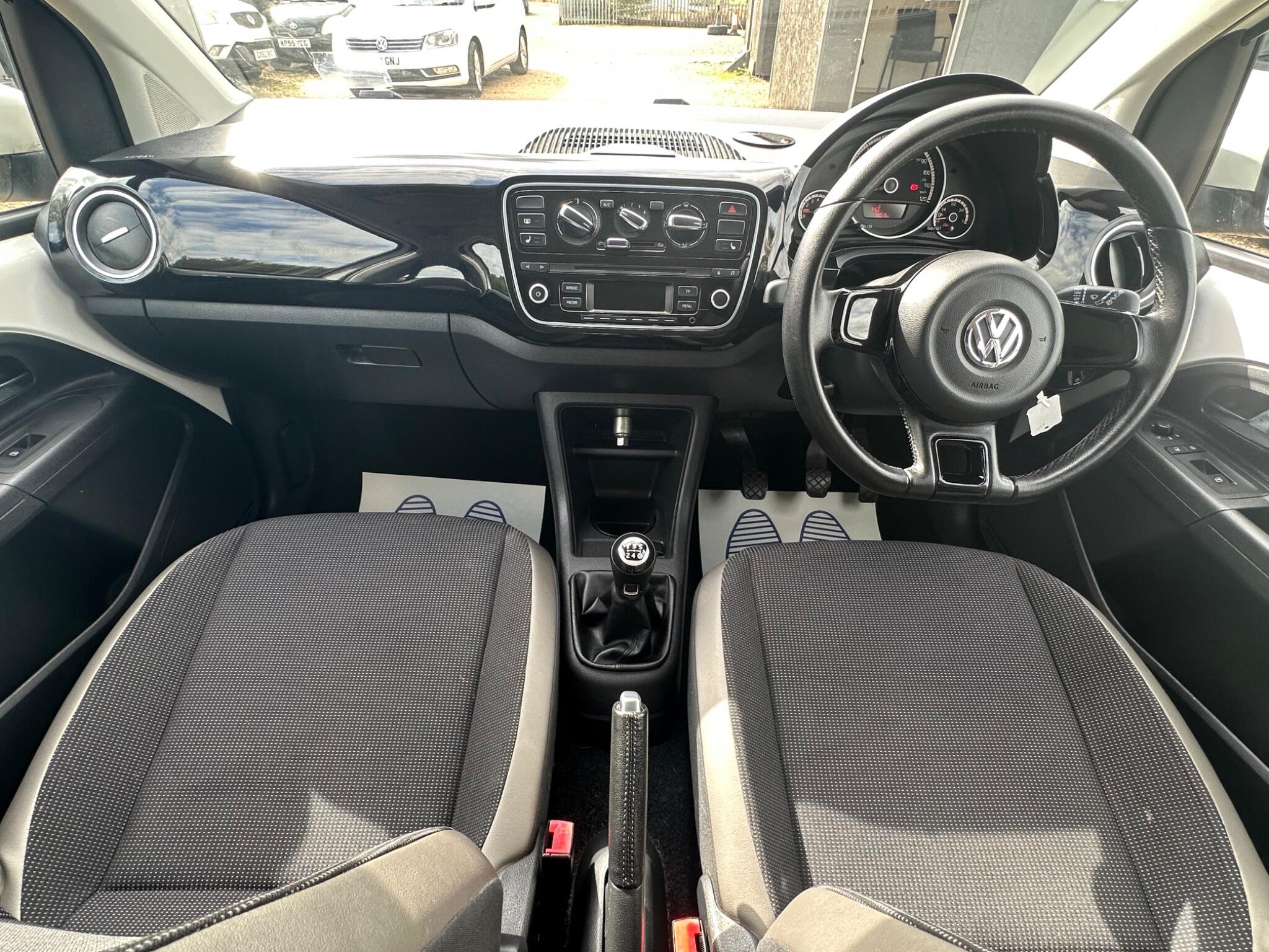 Volkswagen up! view 15