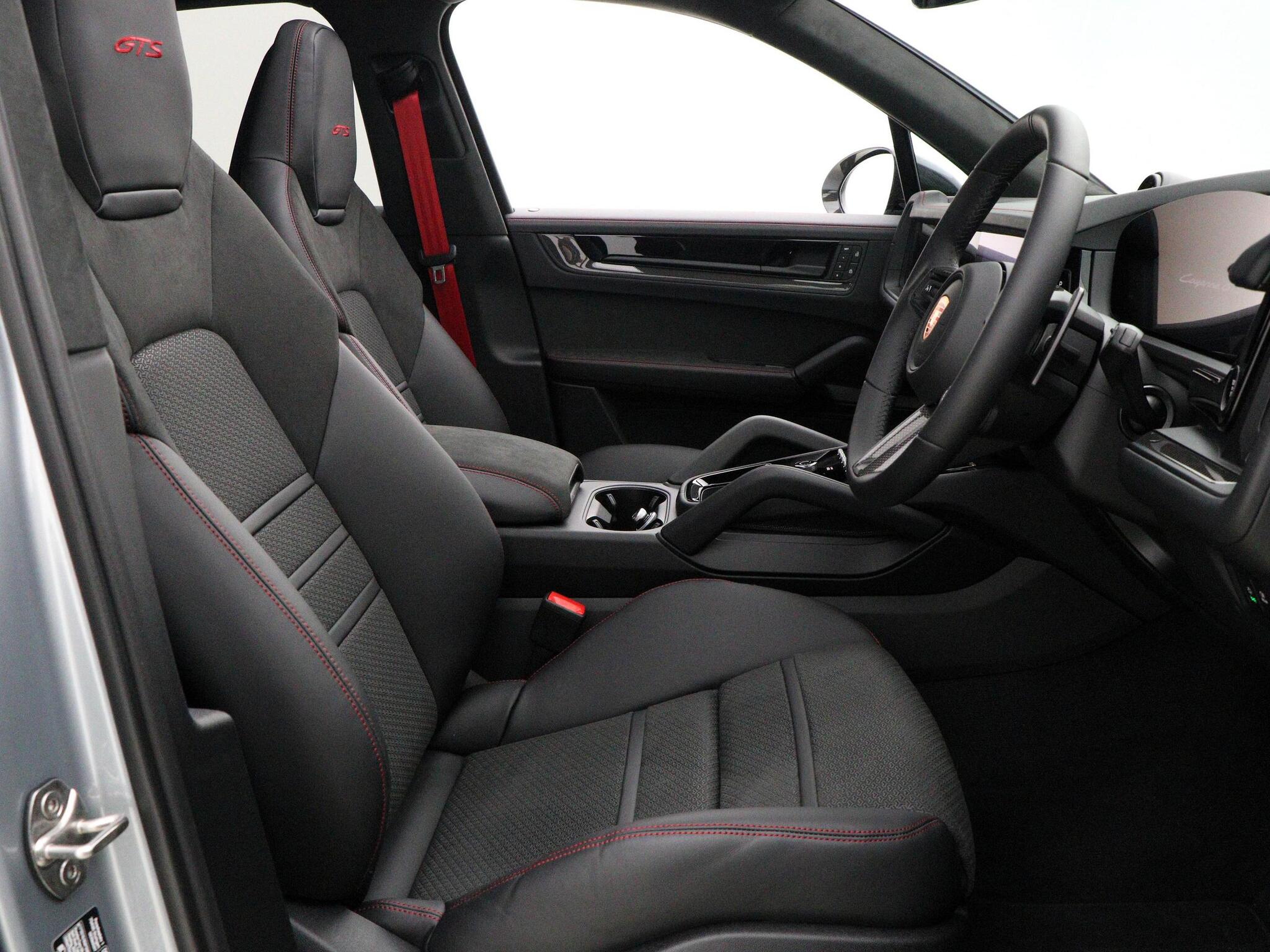 Porsche Cayenne view 25