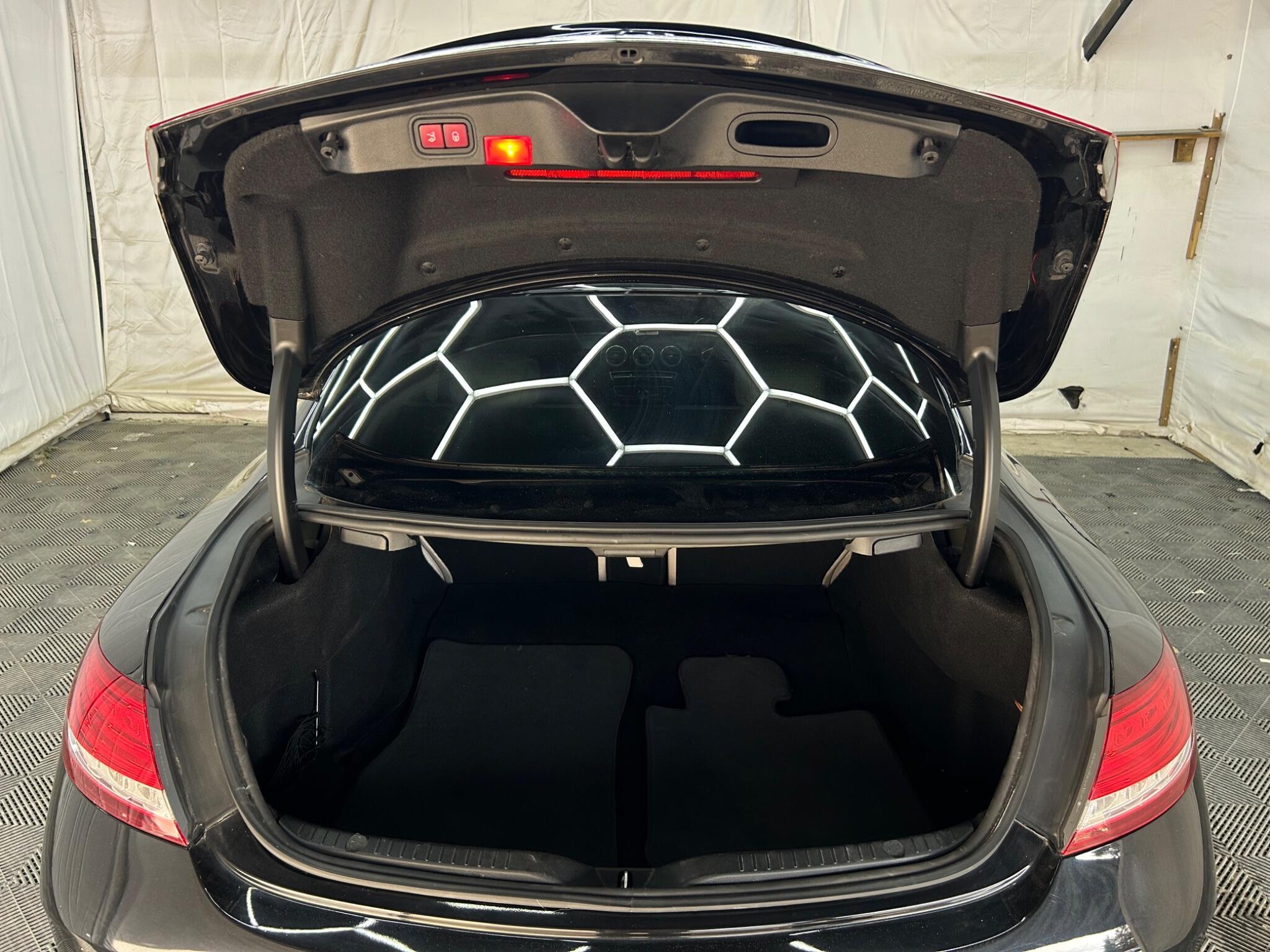 Mercedes-Benz C-Class view 38