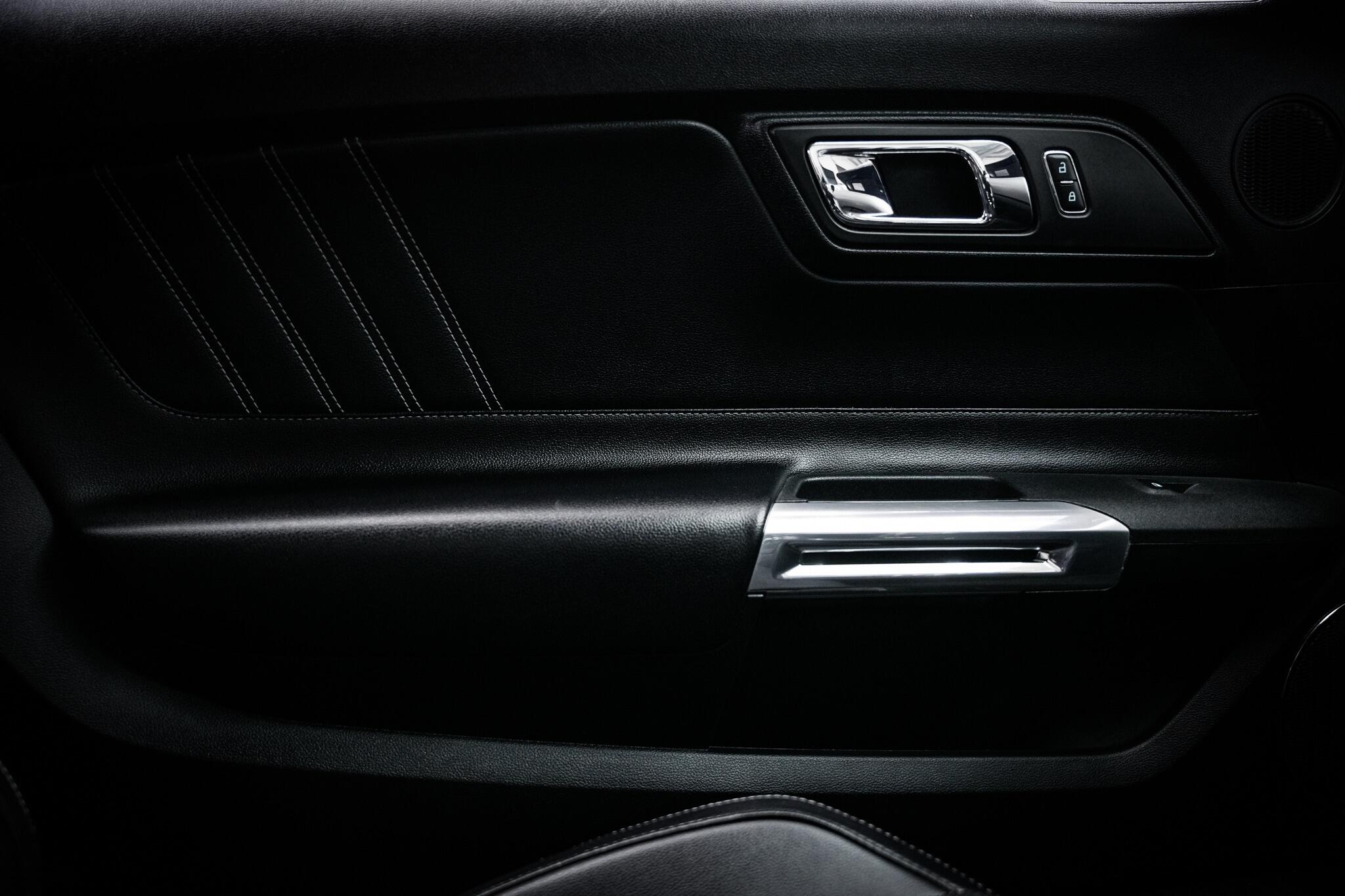 Ford Mustang view 48