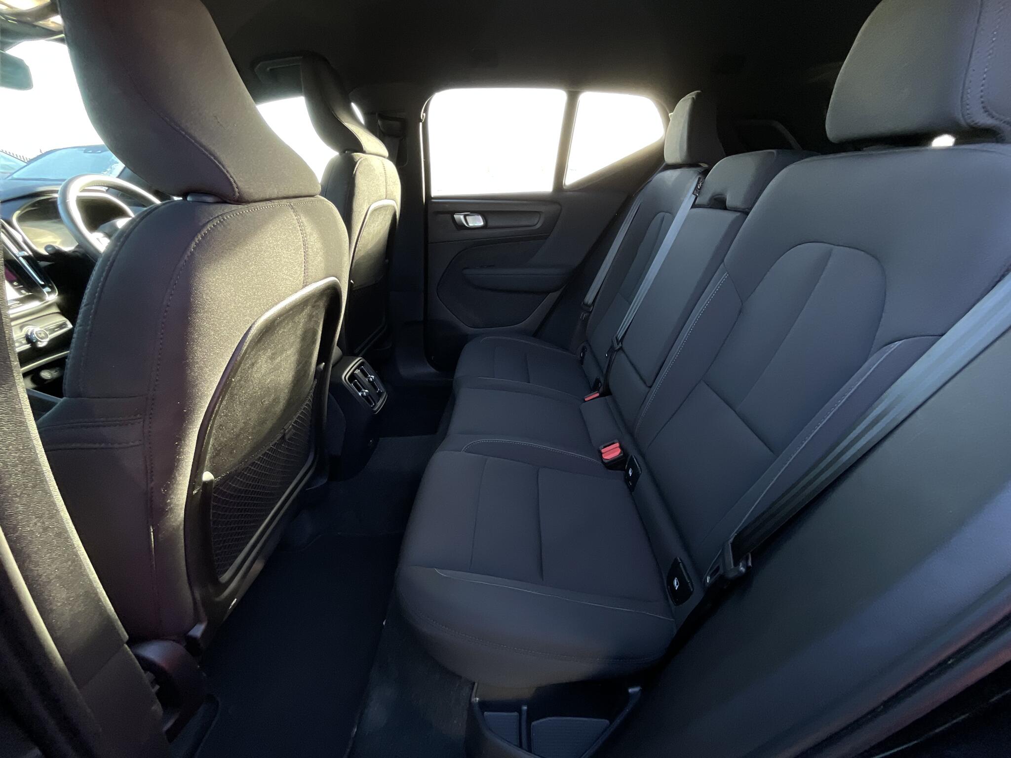 Volvo XC40 view 15