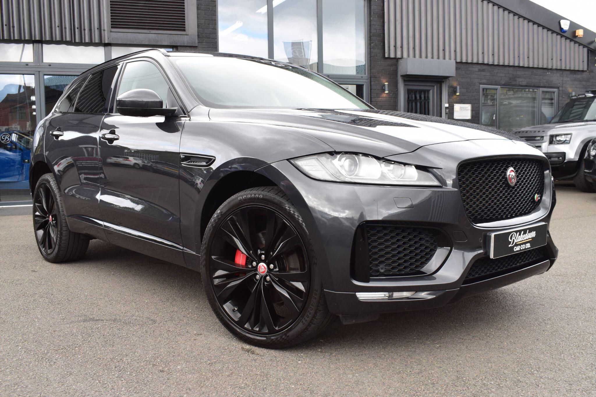 Jaguar F-Pace view 3