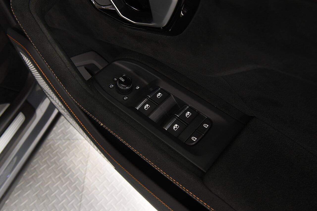 Lamborghini Urus view 26