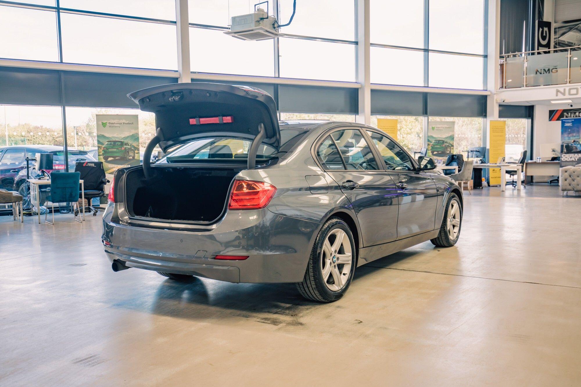 BMW 3 Series view 30