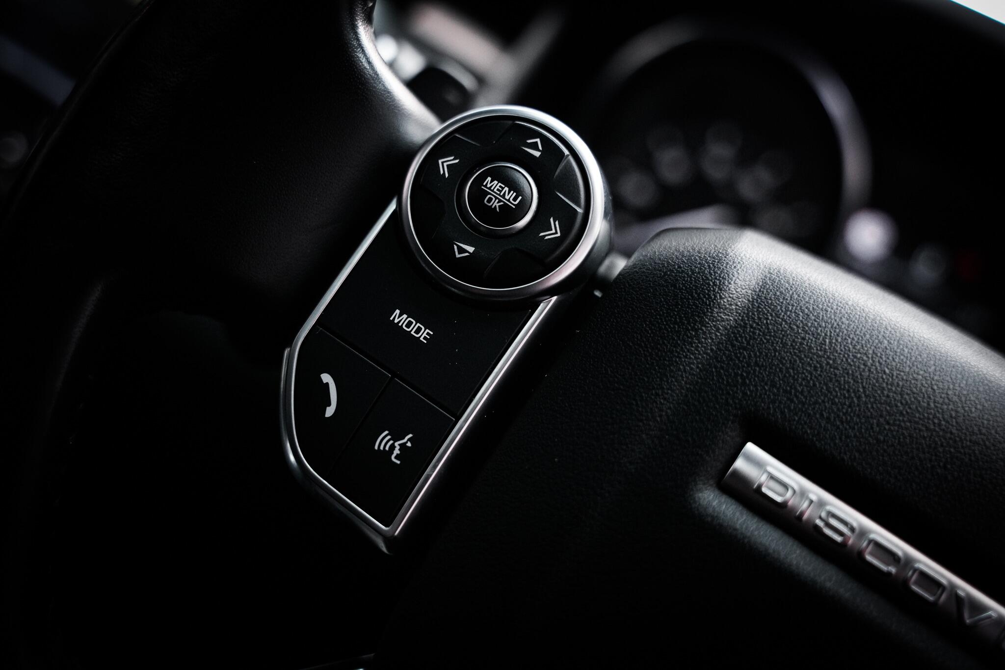 Land Rover Discovery view 50