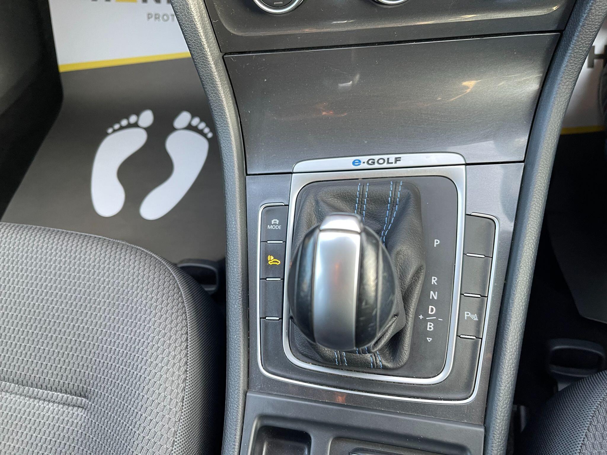 Volkswagen E-Golf view 54