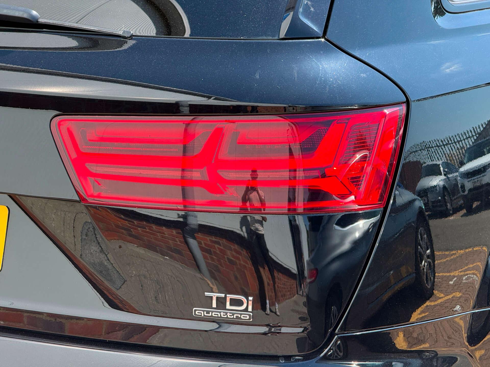 Audi Q7 view 22