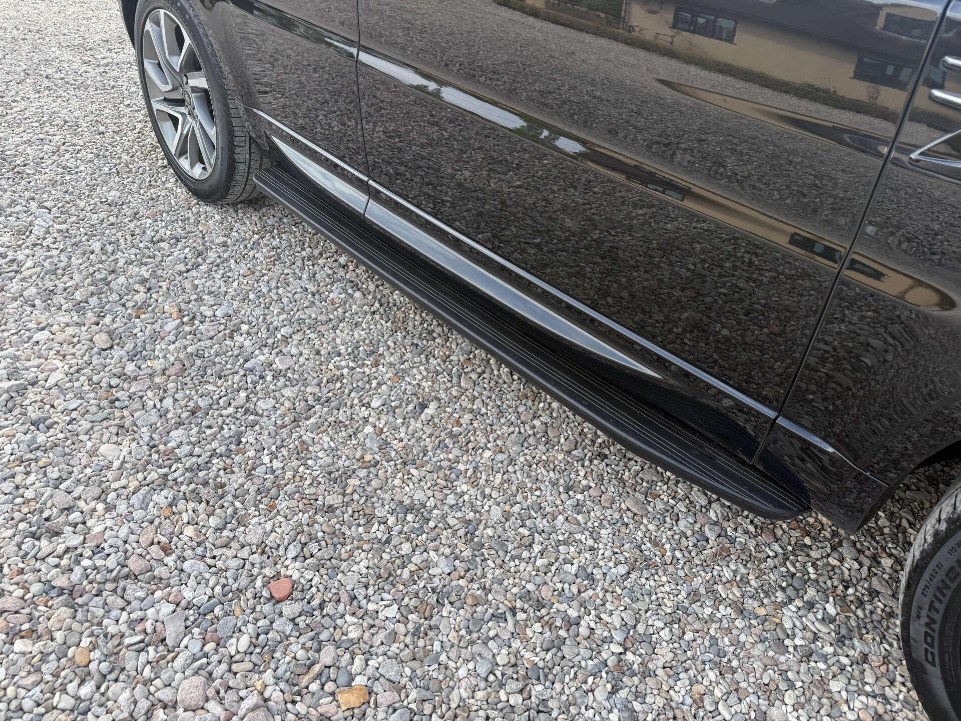 Land Rover Range Rover Sport view 12