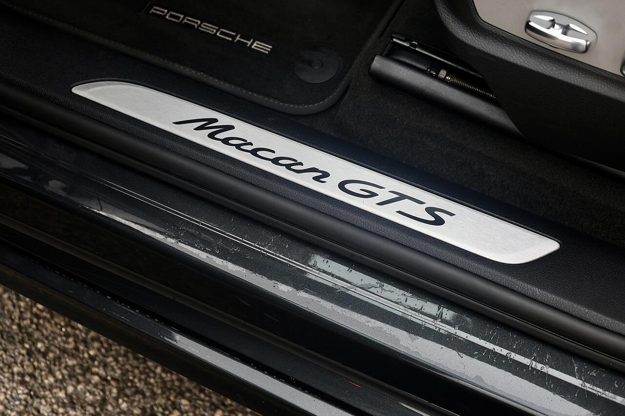 Porsche Macan view 28