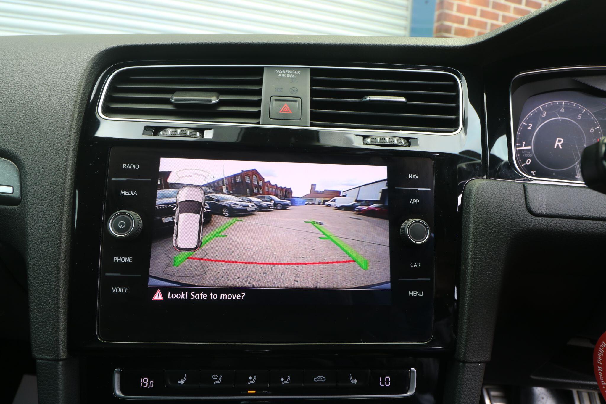 Volkswagen Golf view 17