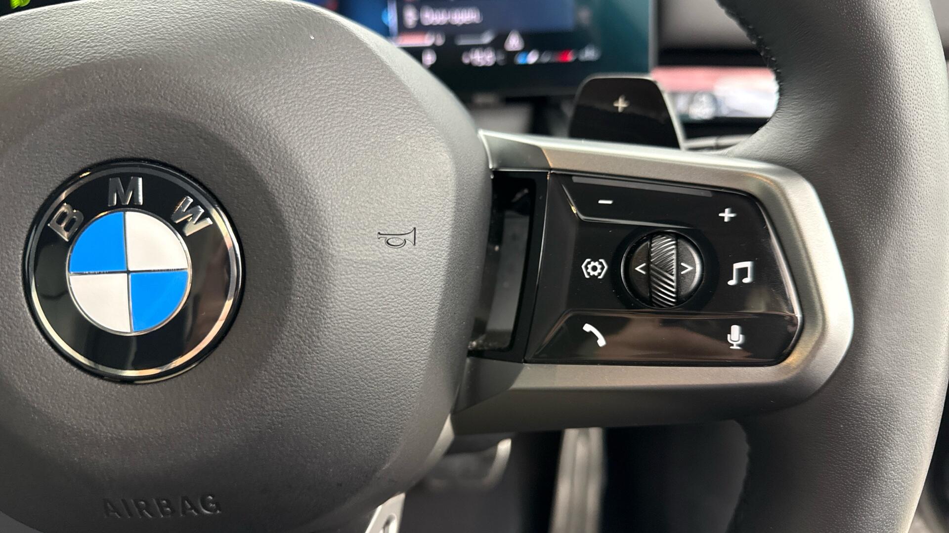 BMW 5 Series view 18