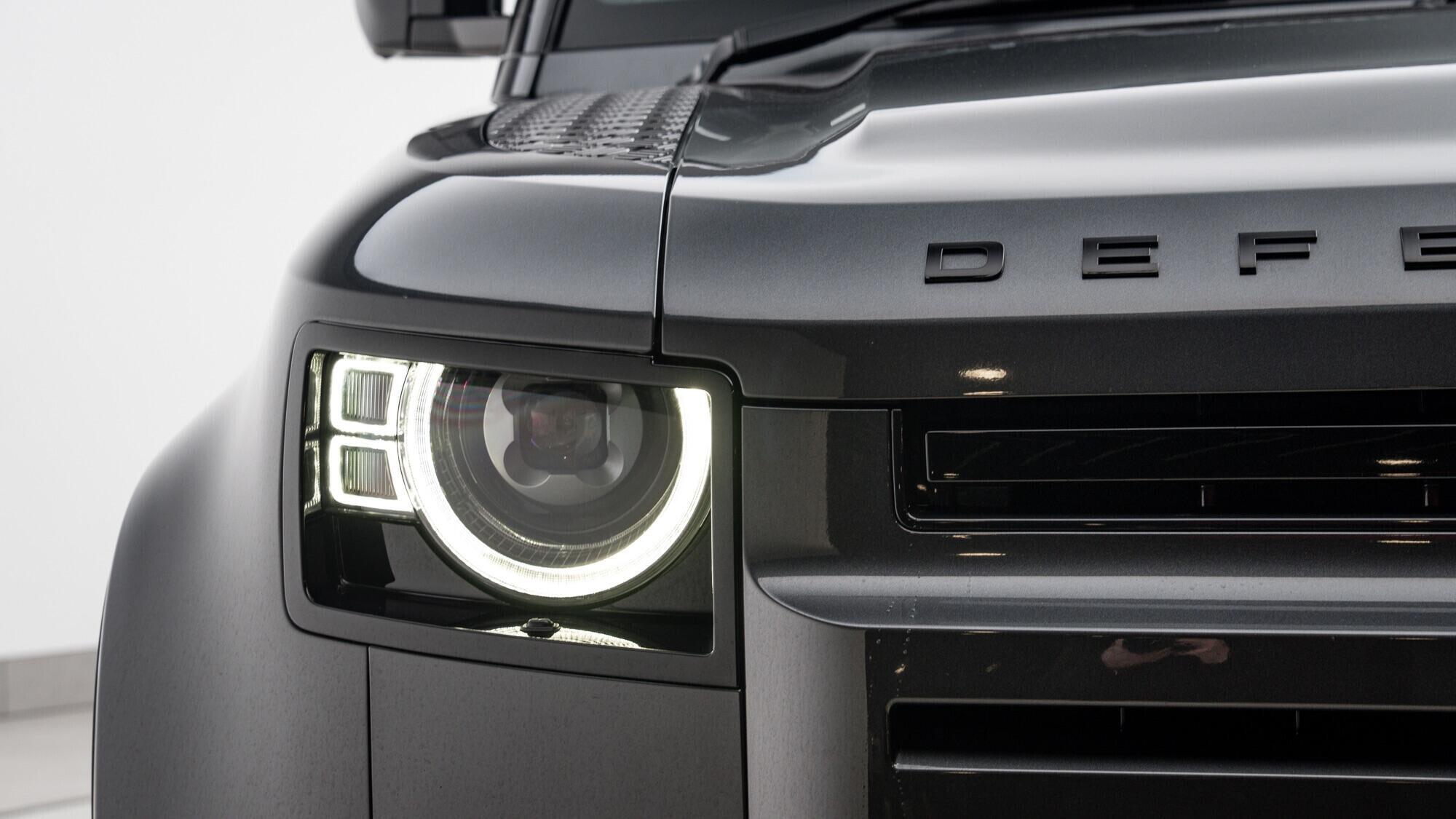 Land Rover Defender view 30
