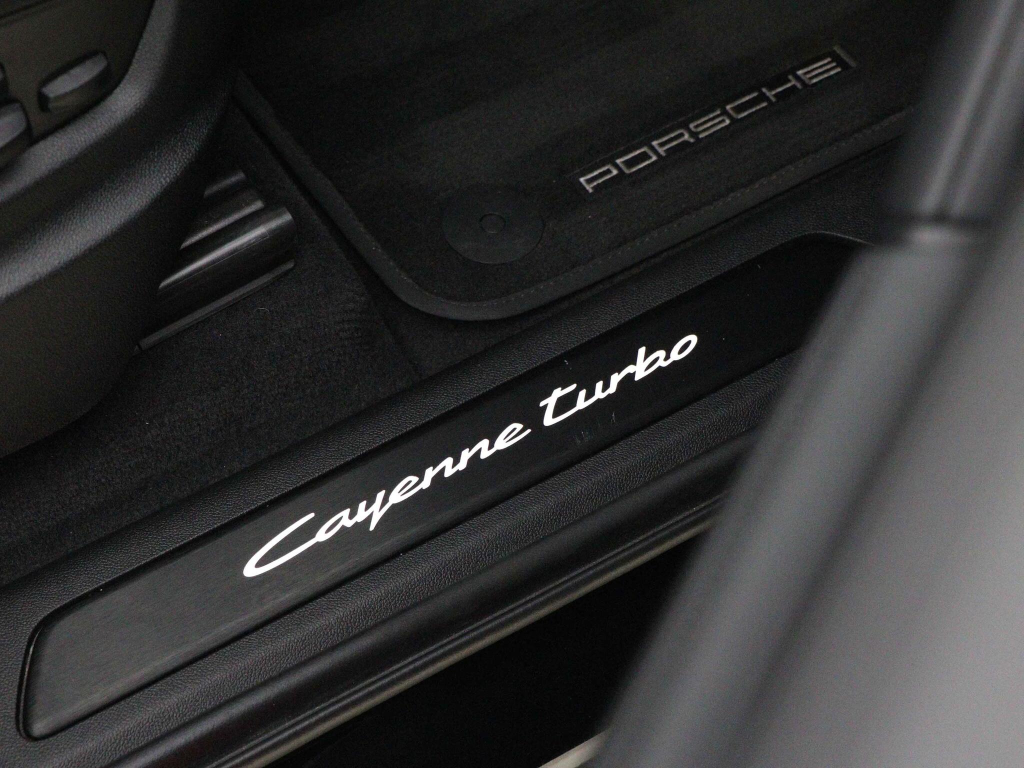 Porsche Cayenne view 31