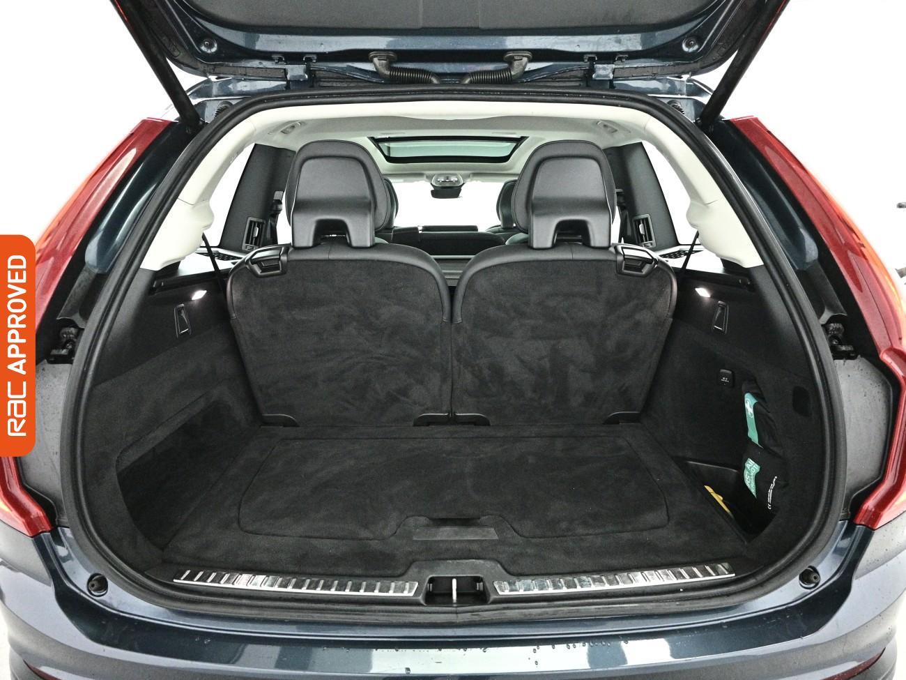 Volvo XC90 view 29