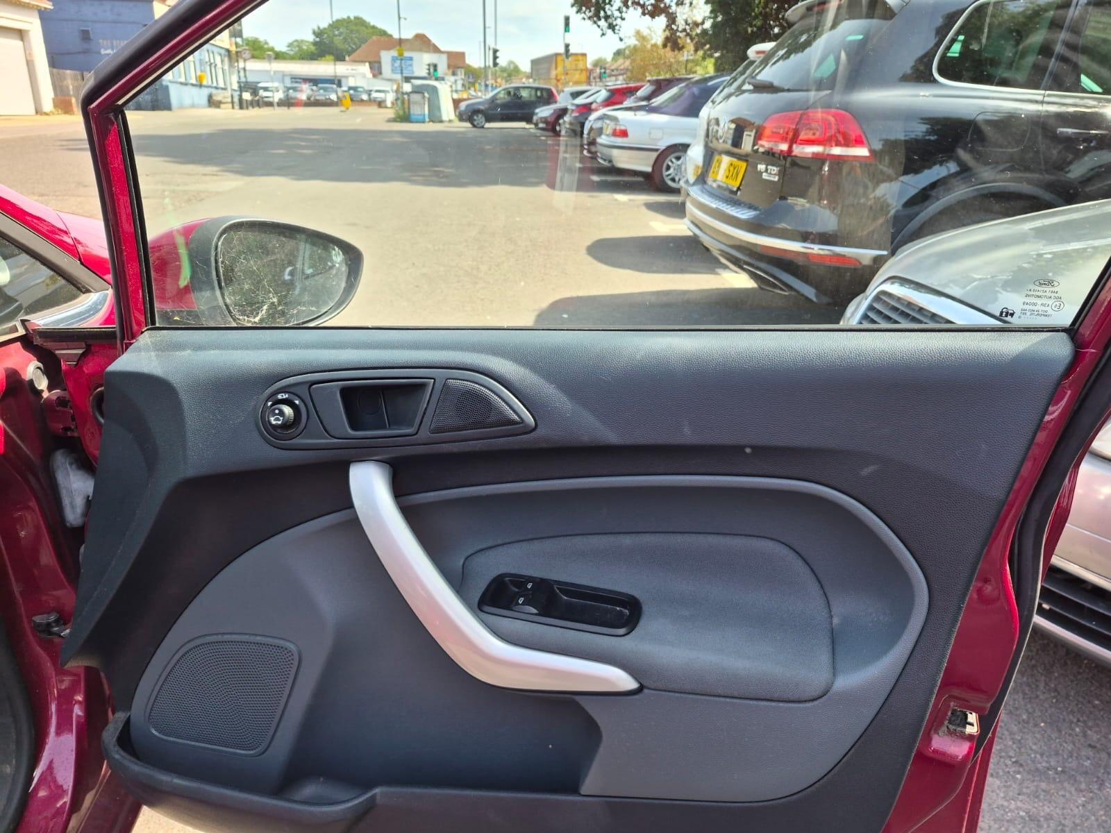 Ford Fiesta view 8
