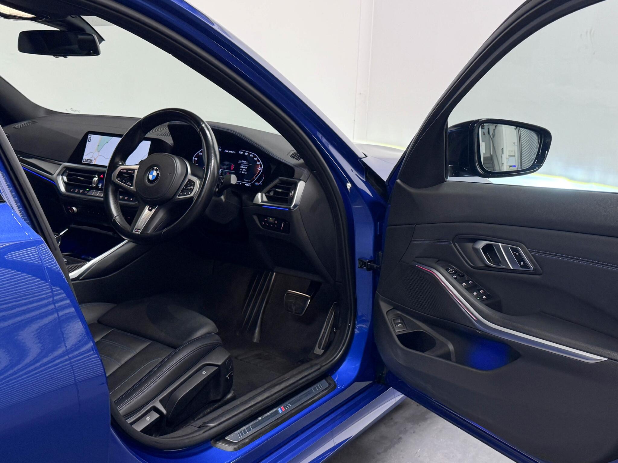 BMW 3 Series view 28