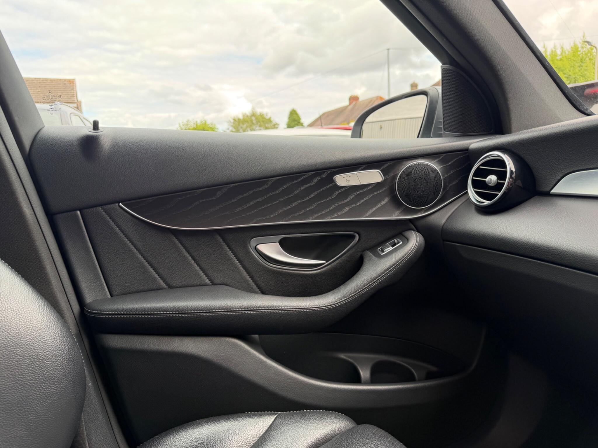 Mercedes-Benz GLC view 62