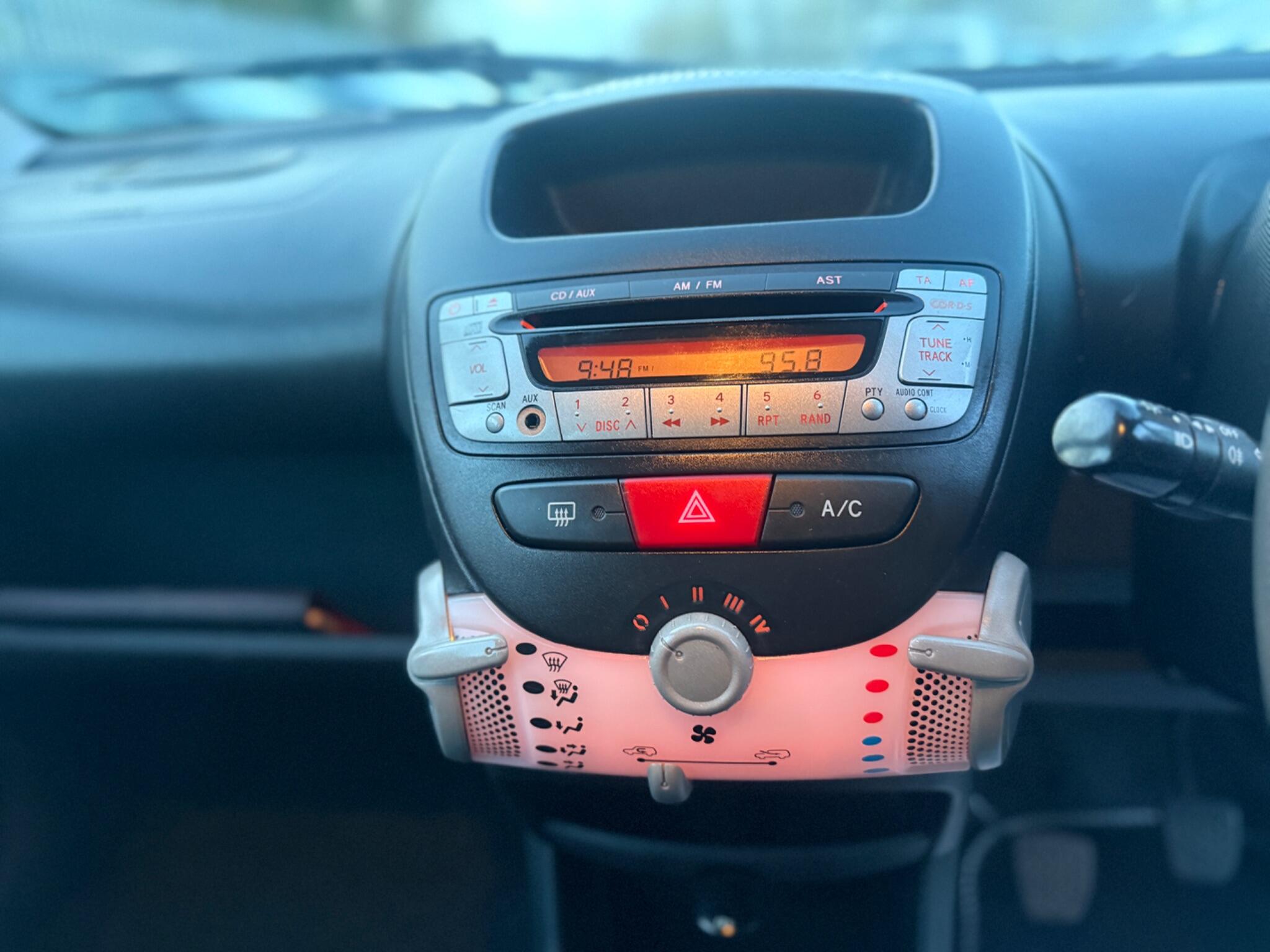2013 Citroen C1 image 15