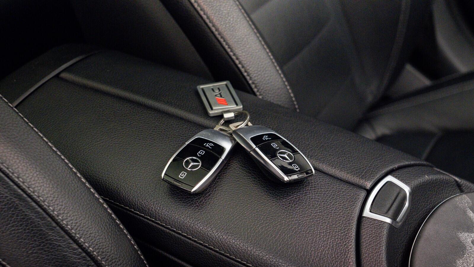 Mercedes-Benz E Class view 38