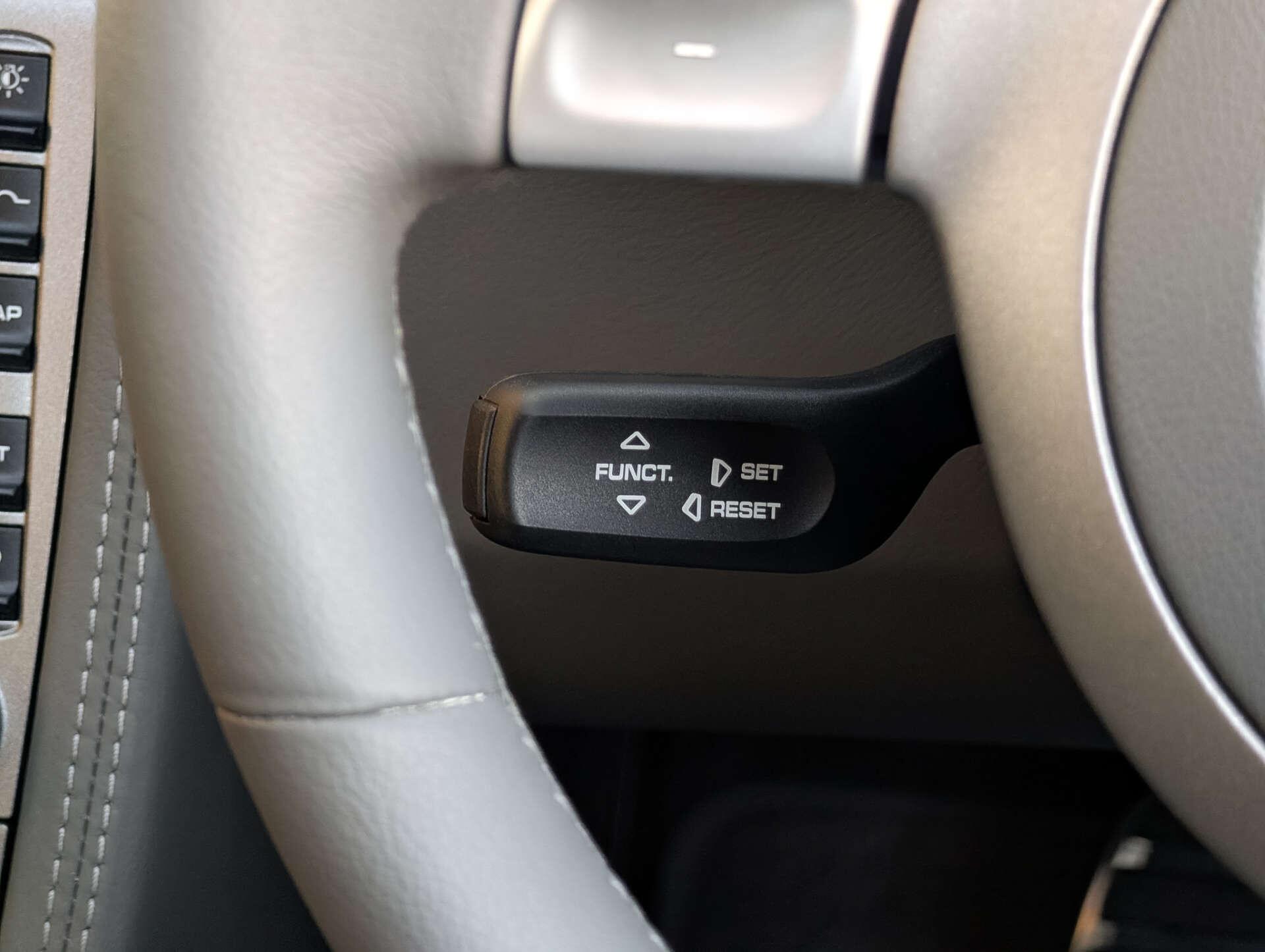 Porsche 911 view 32