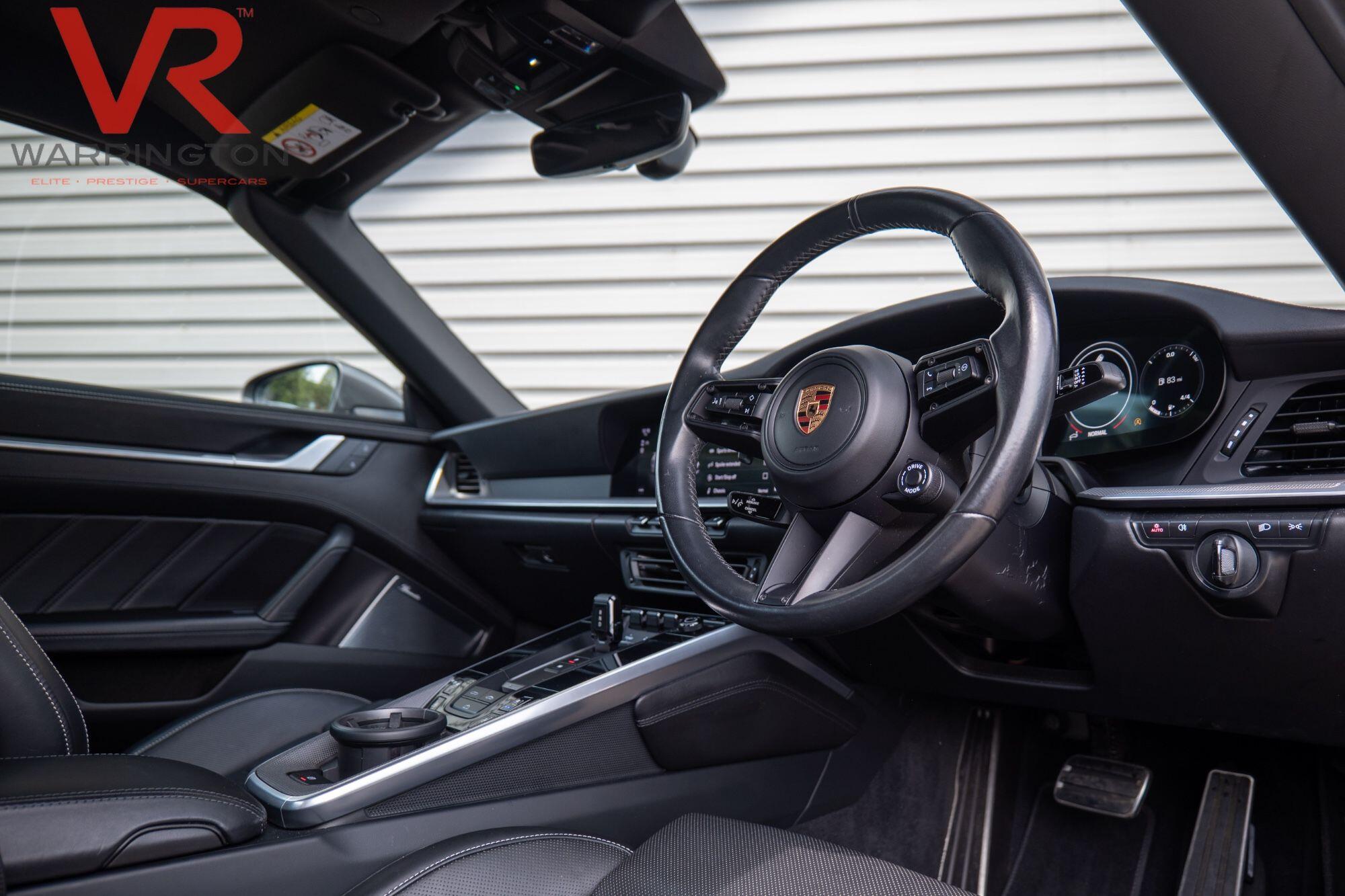 Porsche 911 view 10