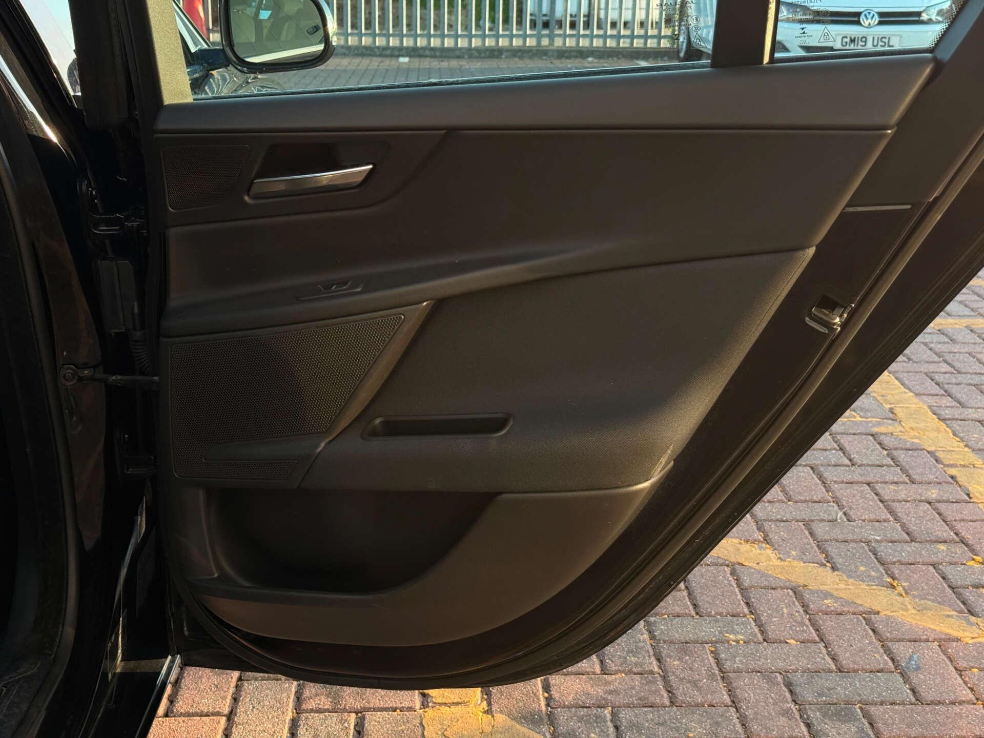 Jaguar Xe view 28