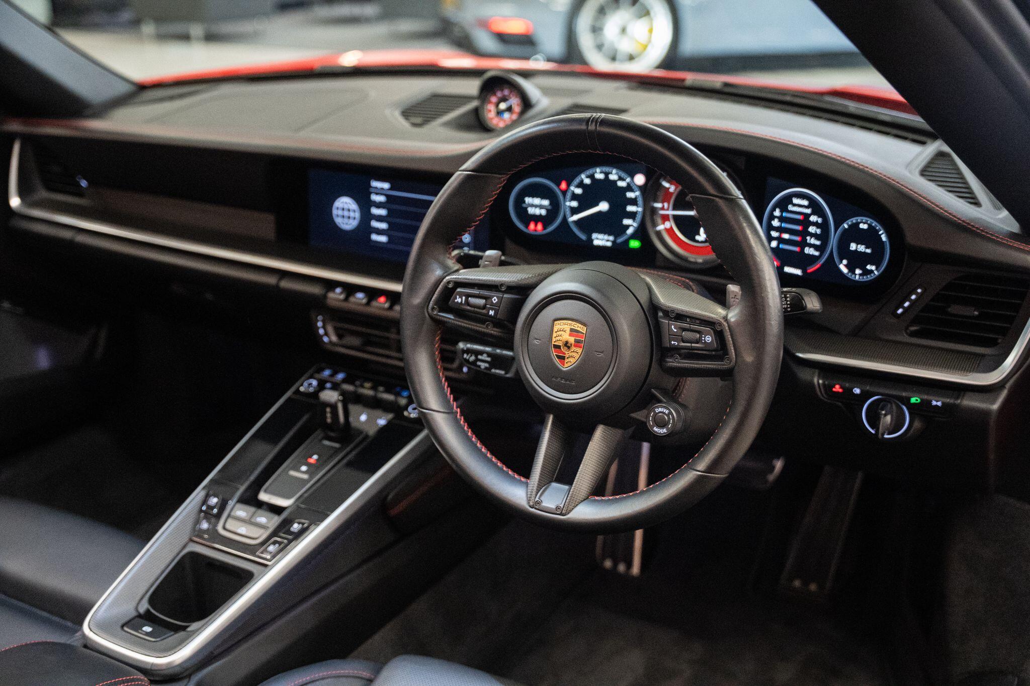 Porsche 911 view 18