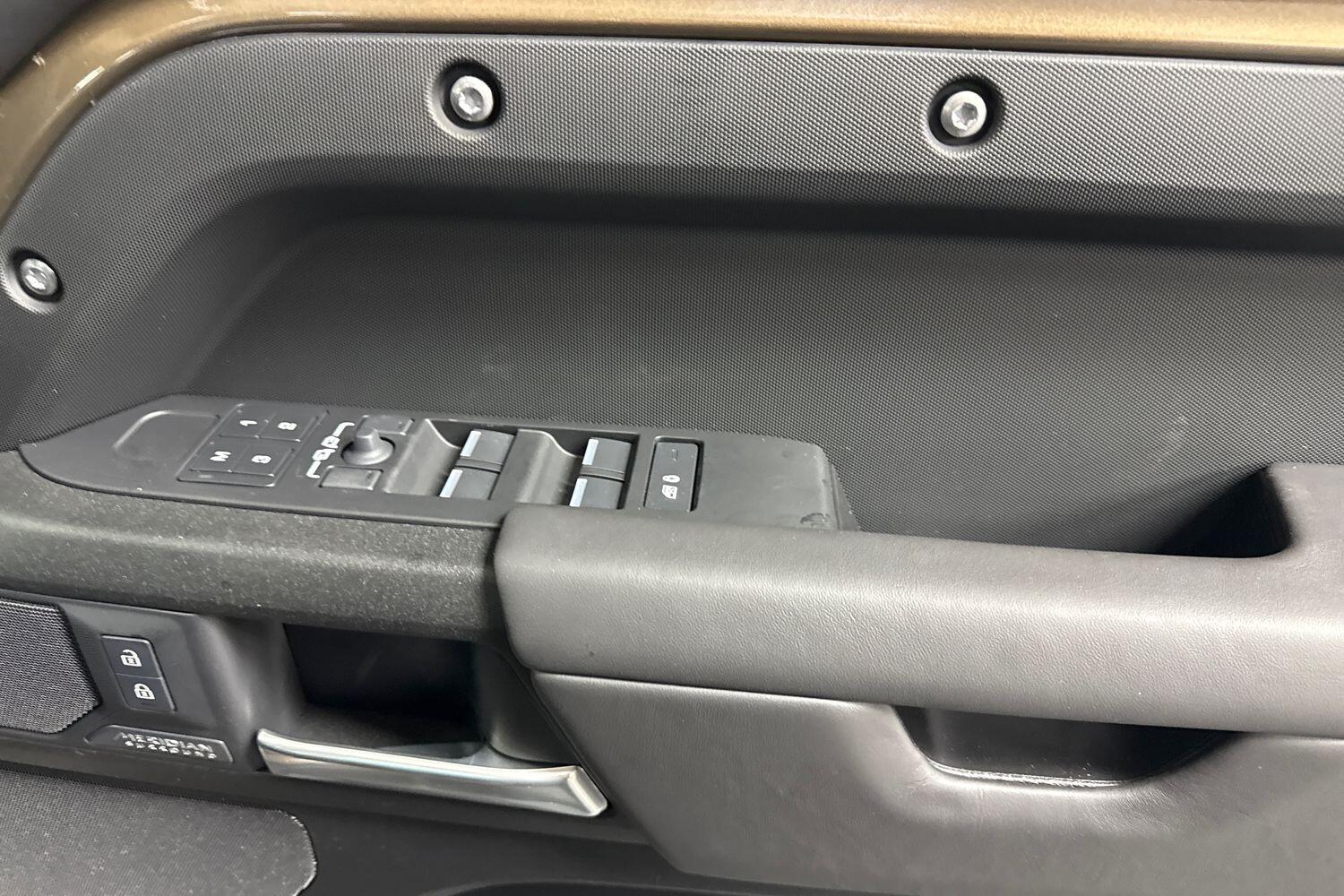 Land Rover Defender view 21