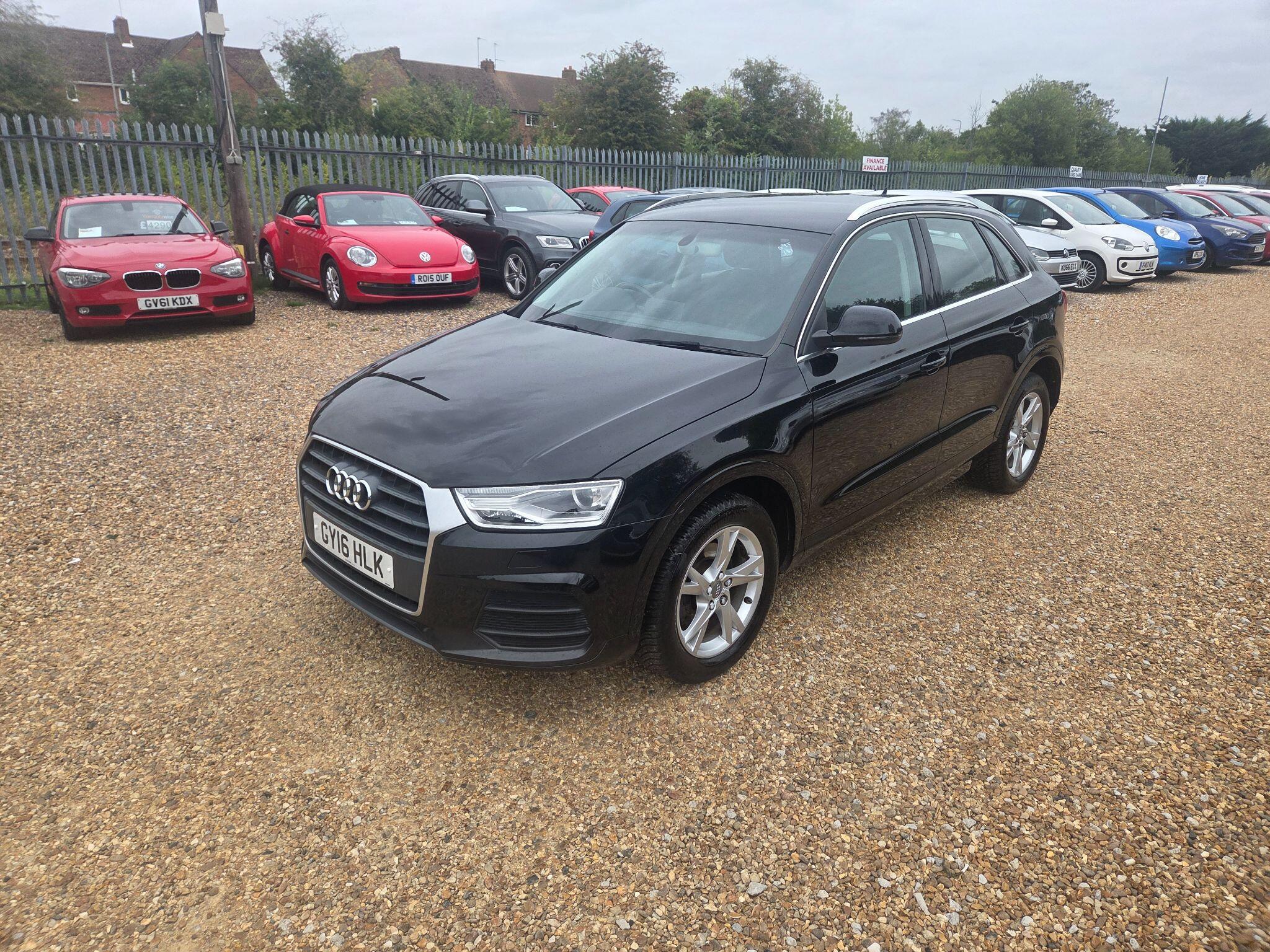 Audi Q3 view 13
