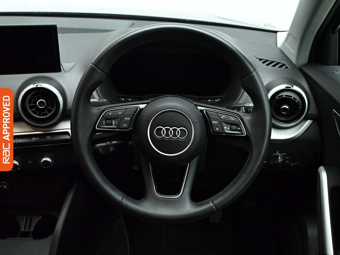 Audi Q2 view 9