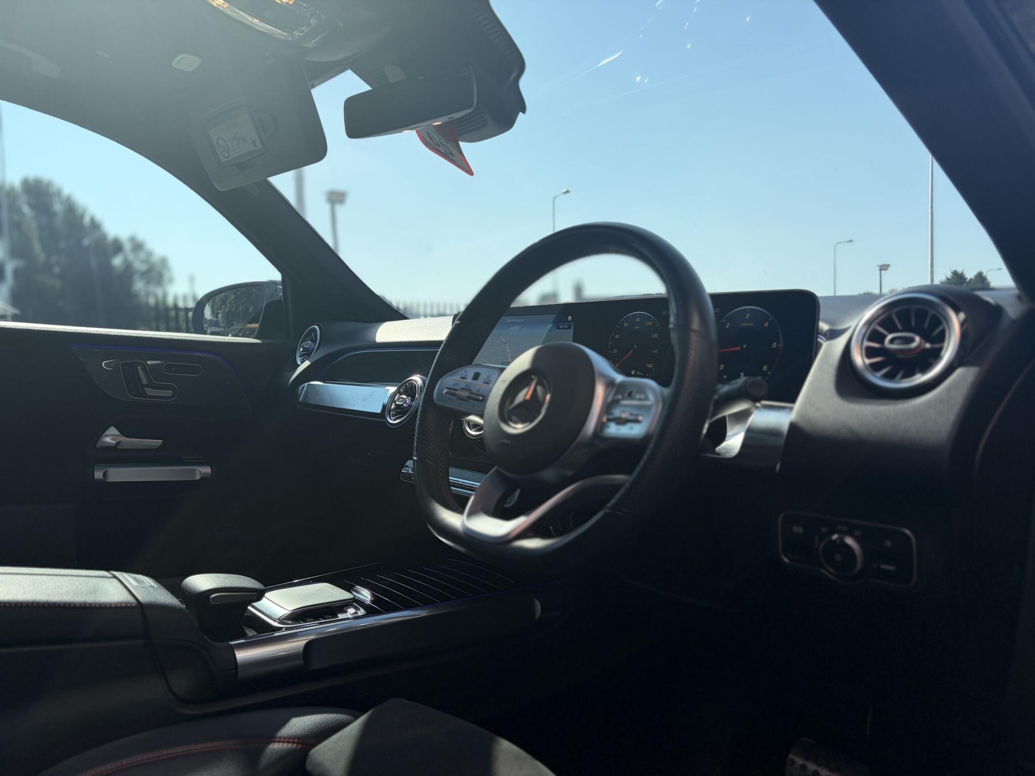 Mercedes-Benz GLB view 11