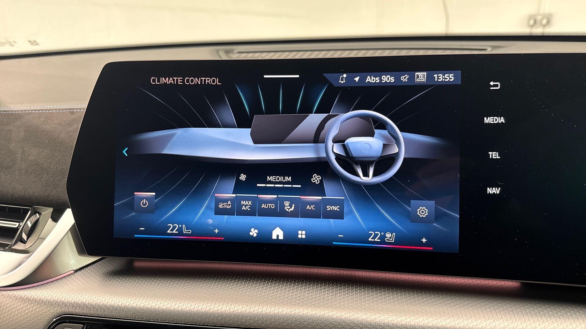 BMW Ix2 view 26