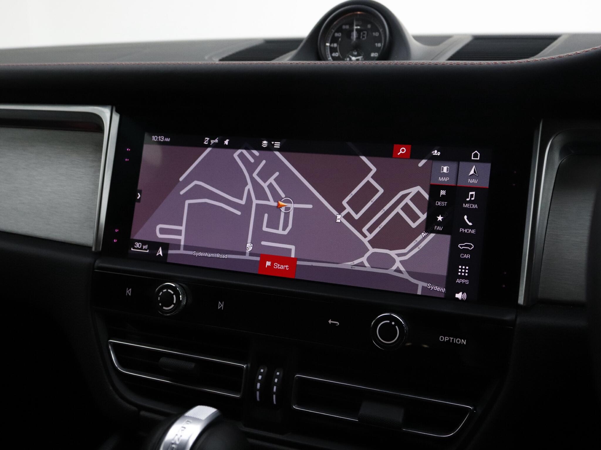 Porsche Macan view 26