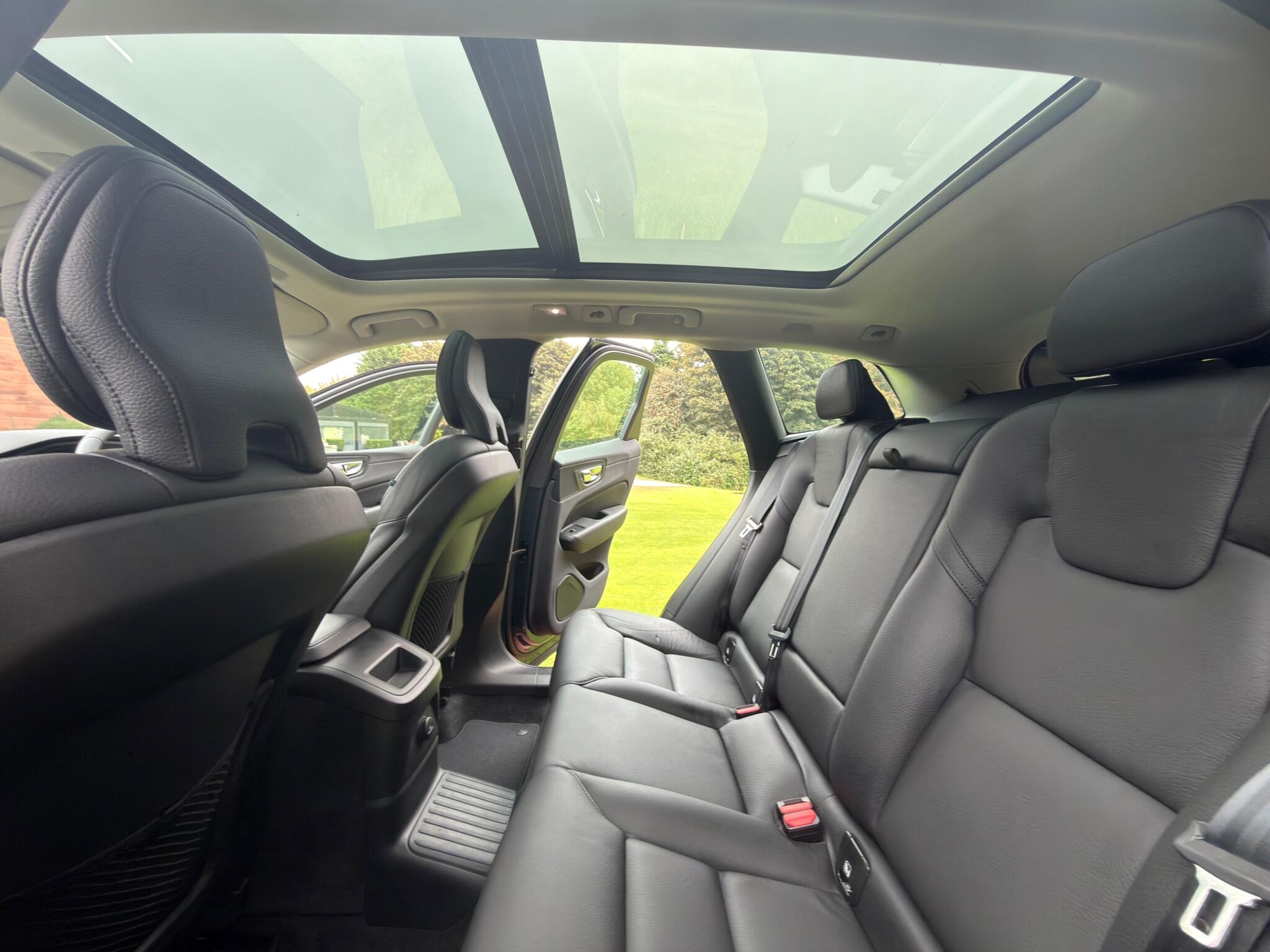 Volvo XC60 view 9