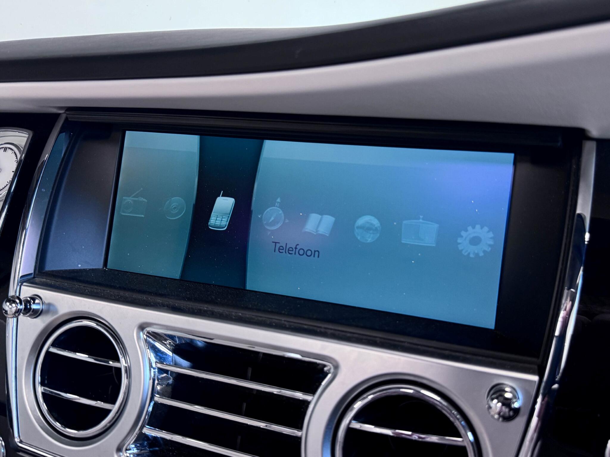 Rolls-Royce Dawn view 46