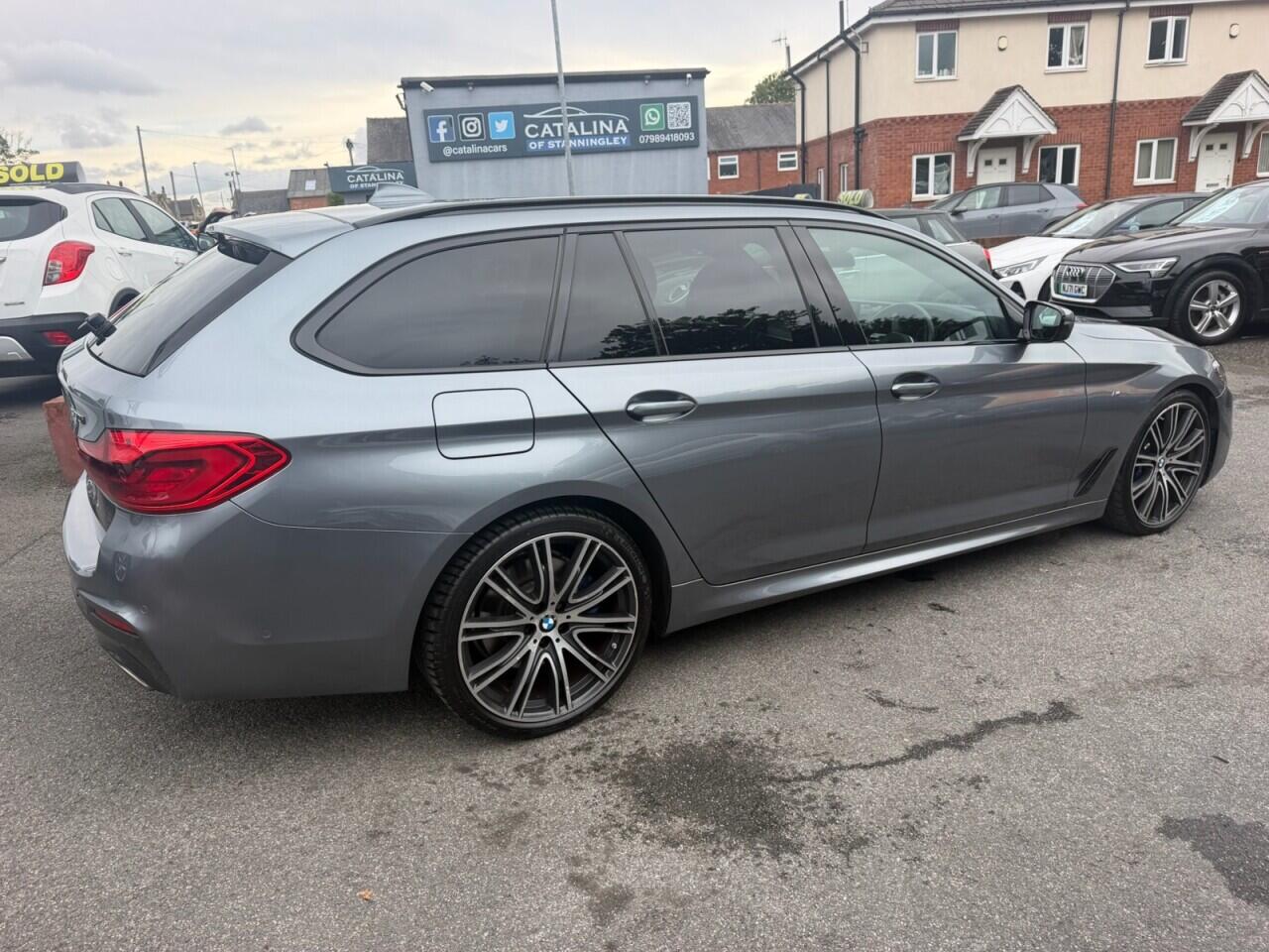 BMW 5 Series view 10