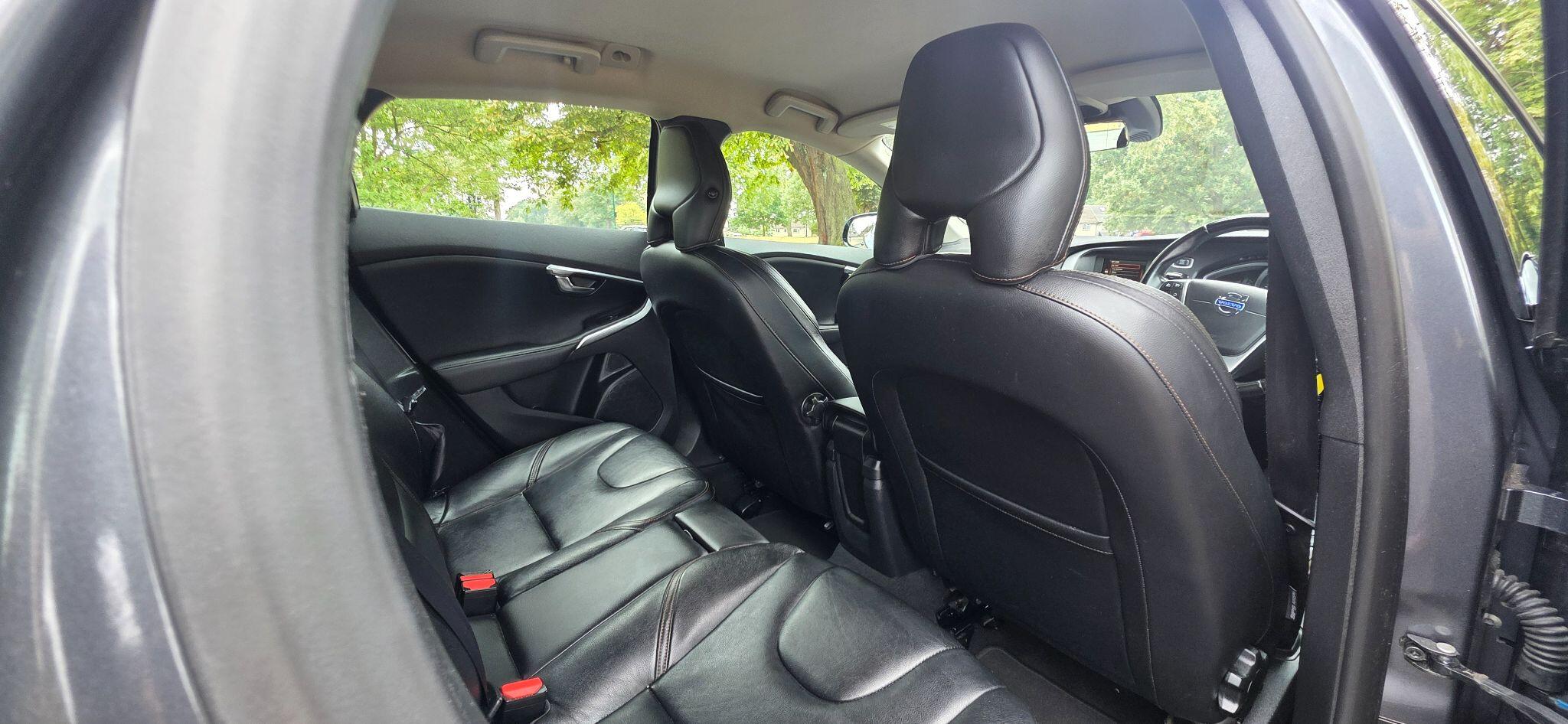 Volvo V40 Cross Country view 30