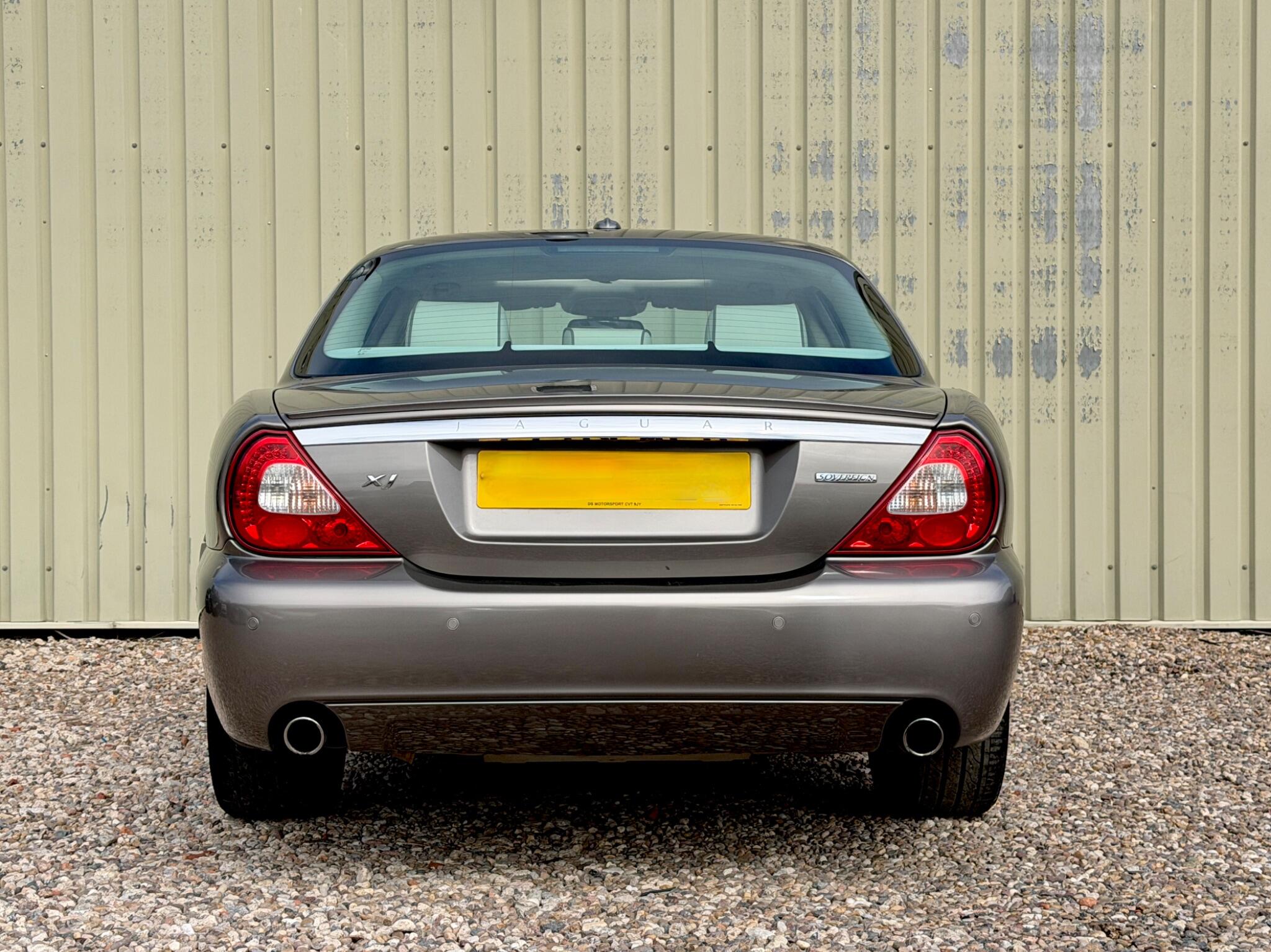 Jaguar XJ view 6