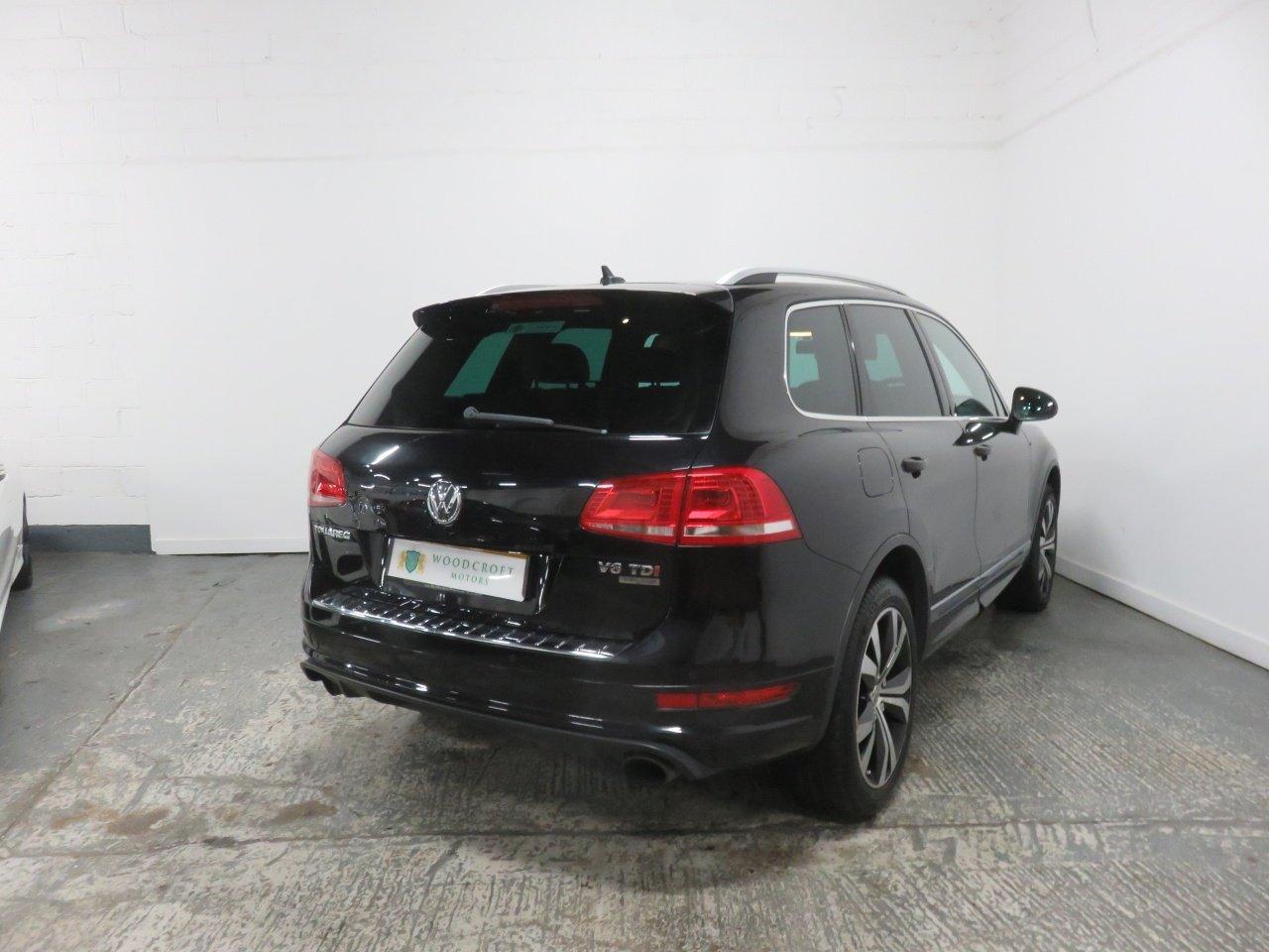 Volkswagen Touareg view 8