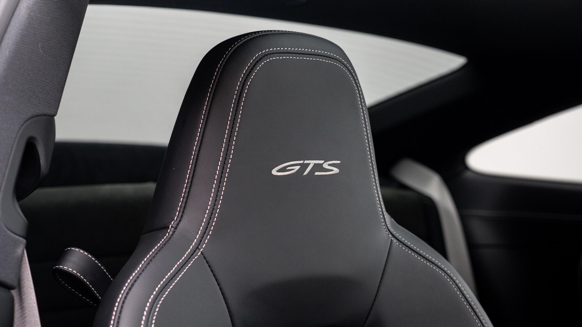 Porsche 911 view 31