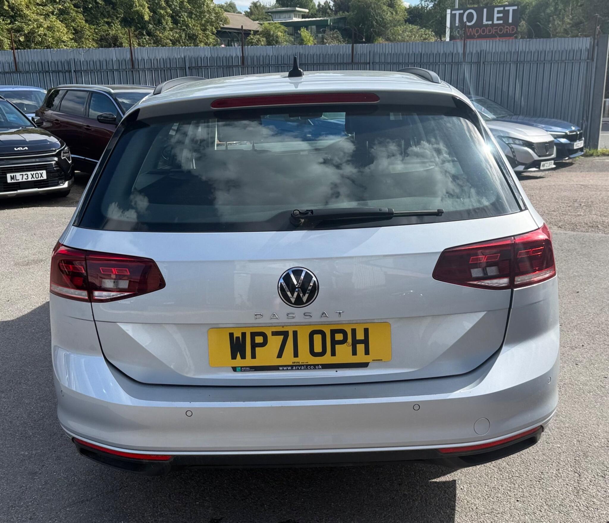 Volkswagen Passat view 8