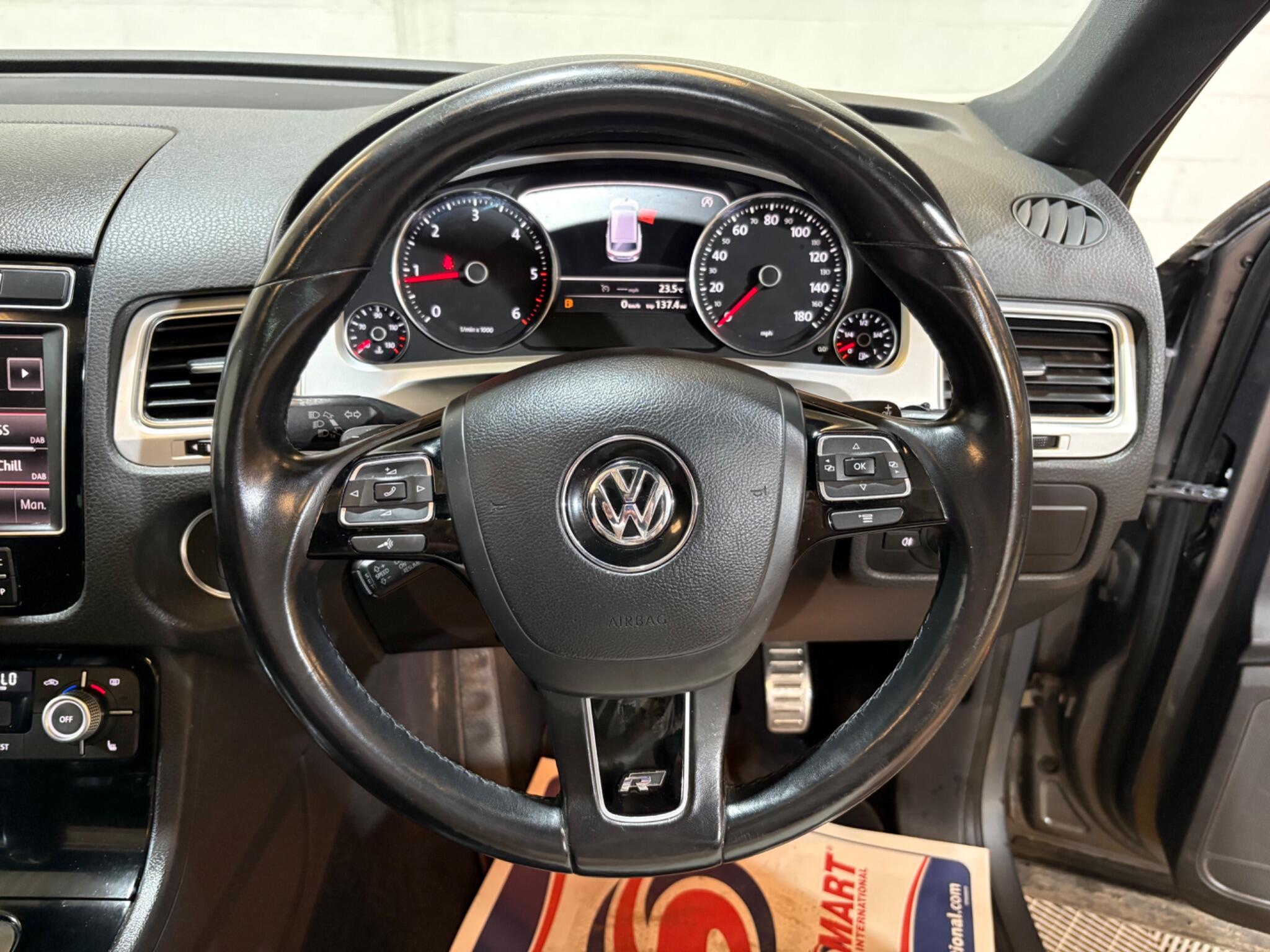 Volkswagen Touareg view 7