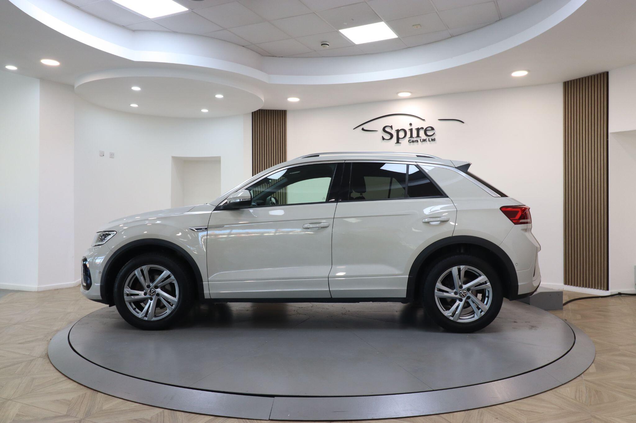 Volkswagen T-Roc view 9