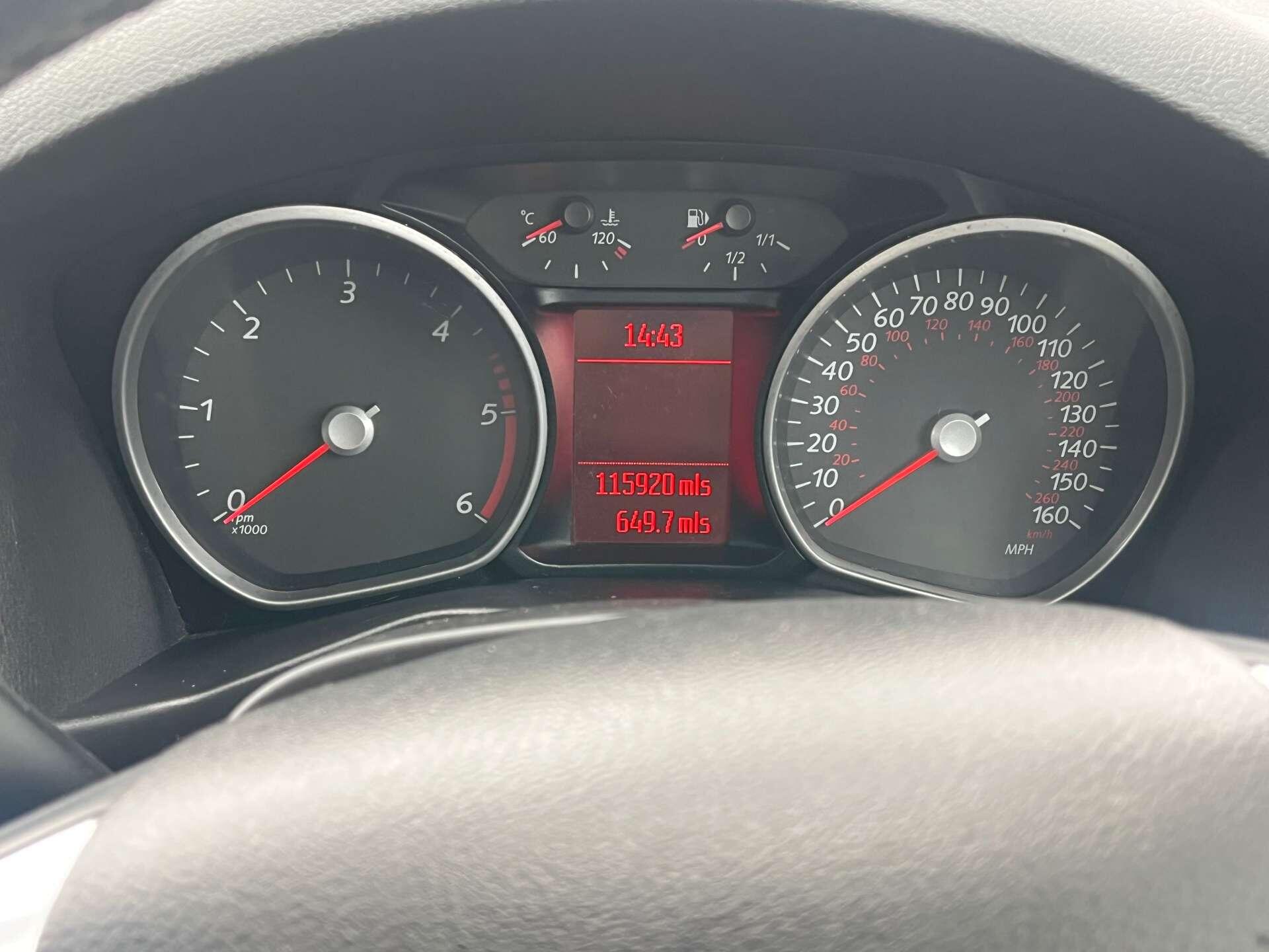 Ford Mondeo view 13